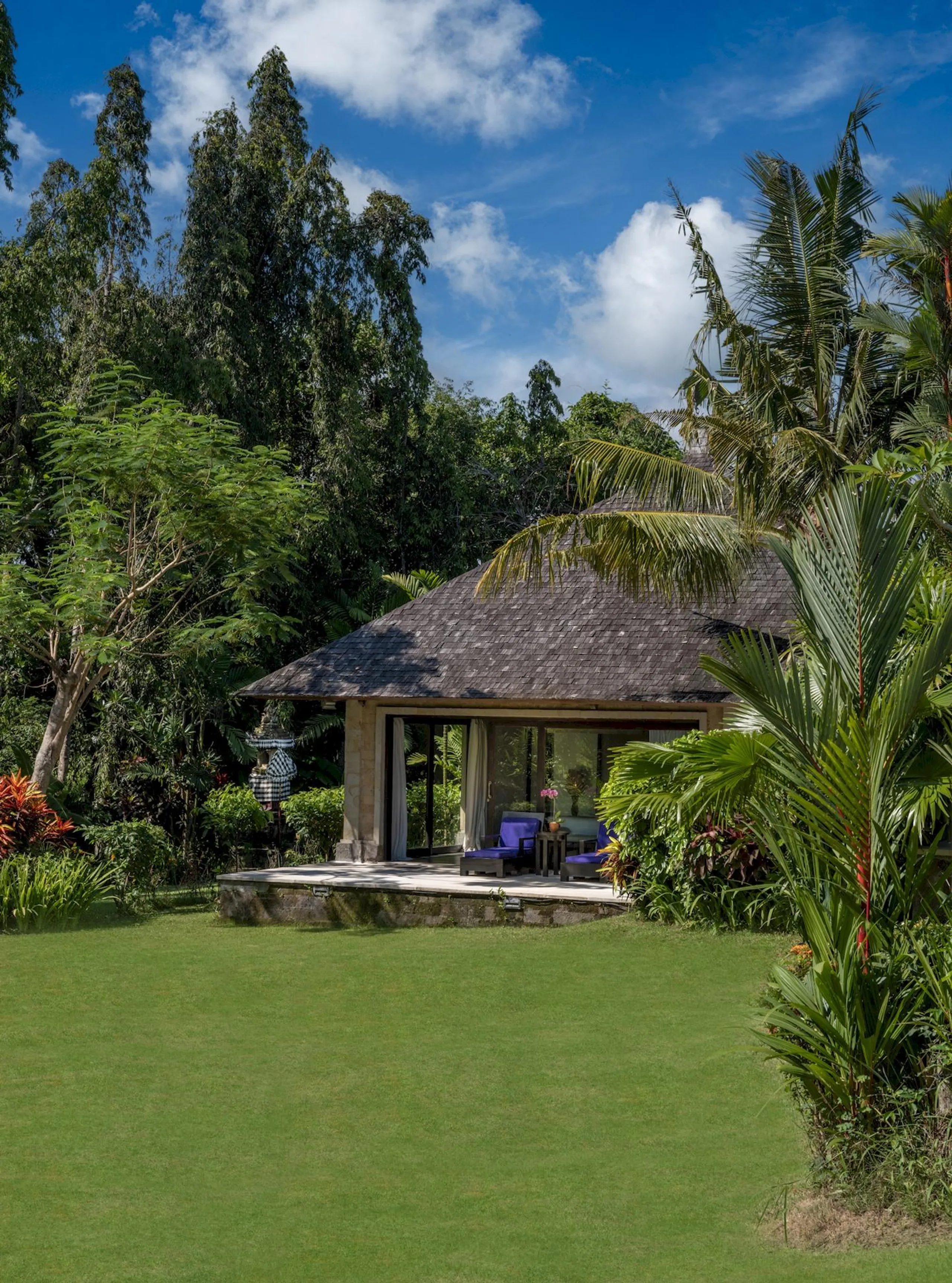Canggu Grand Villa with Private Pool and Gorgeous Grounds — photograph 7