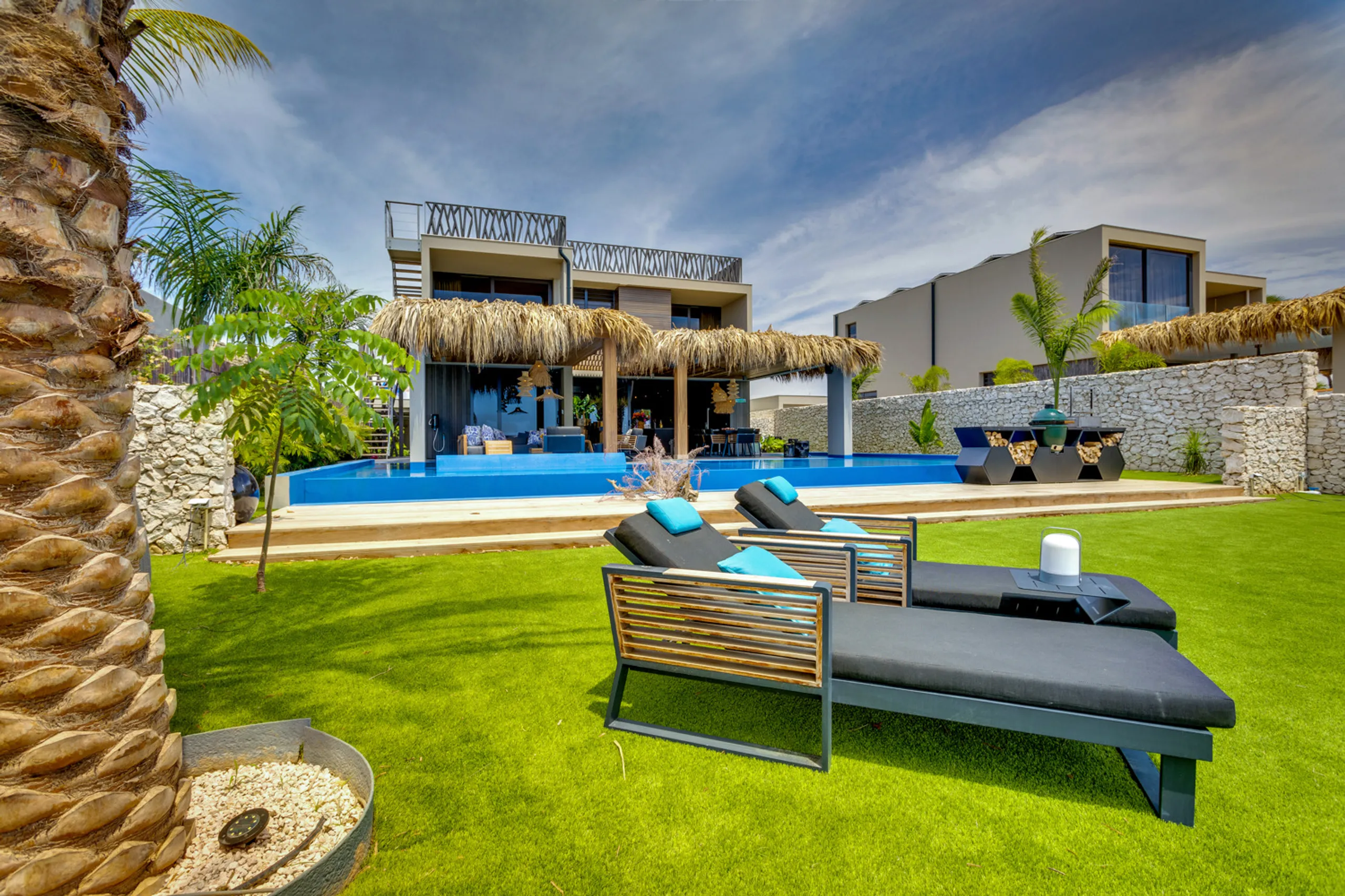 Tranquil Seafront Villa with Private Magnapool and Spacious Terrace — photograph 2