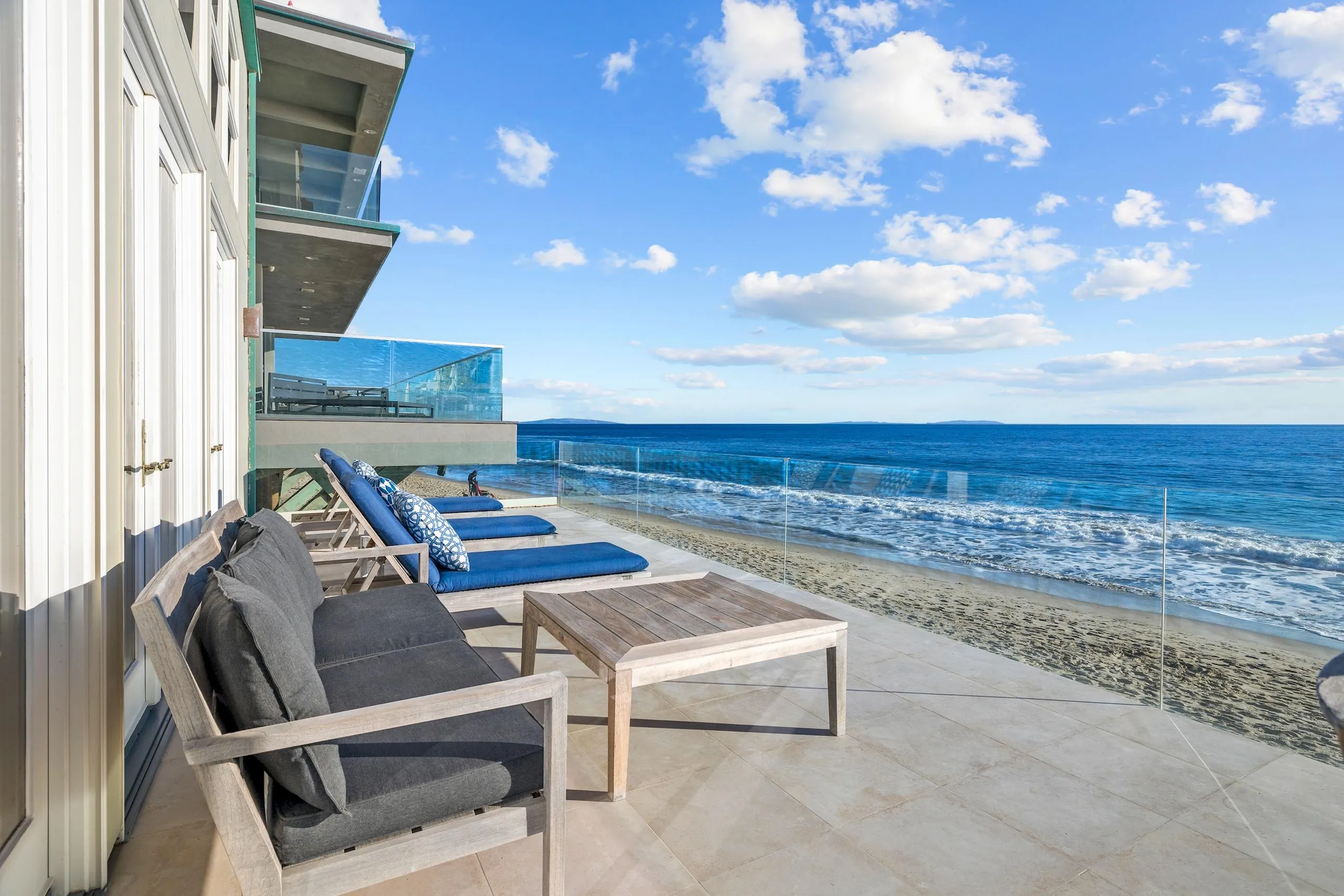 Serene Beachfront Villa in Malibu with Panoramic Ocean Views — photograph 9