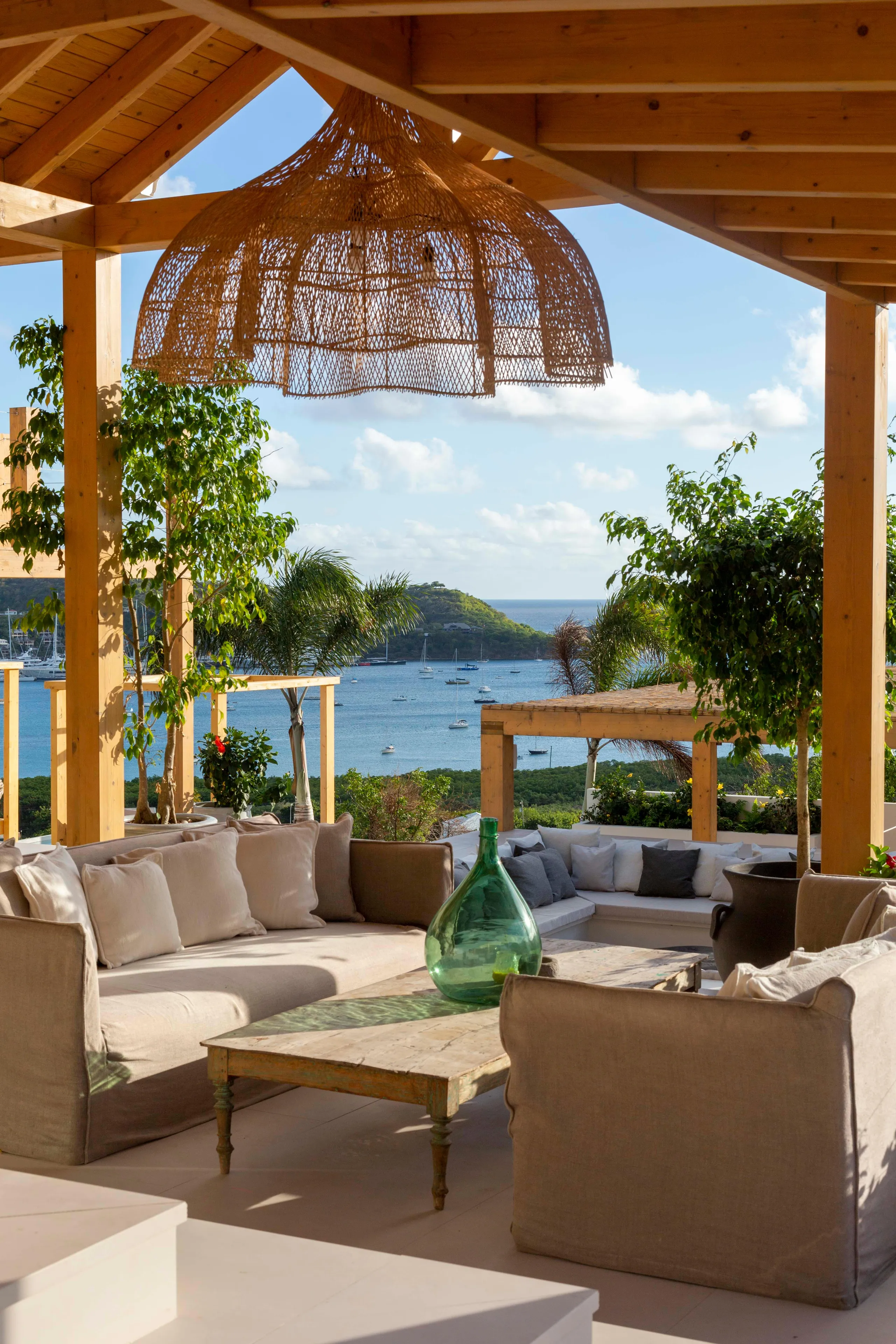 Plush and Inviting Villa with Infinity Pool,Jacuzzi, and Spectacular Sunset Views — photograph 3
