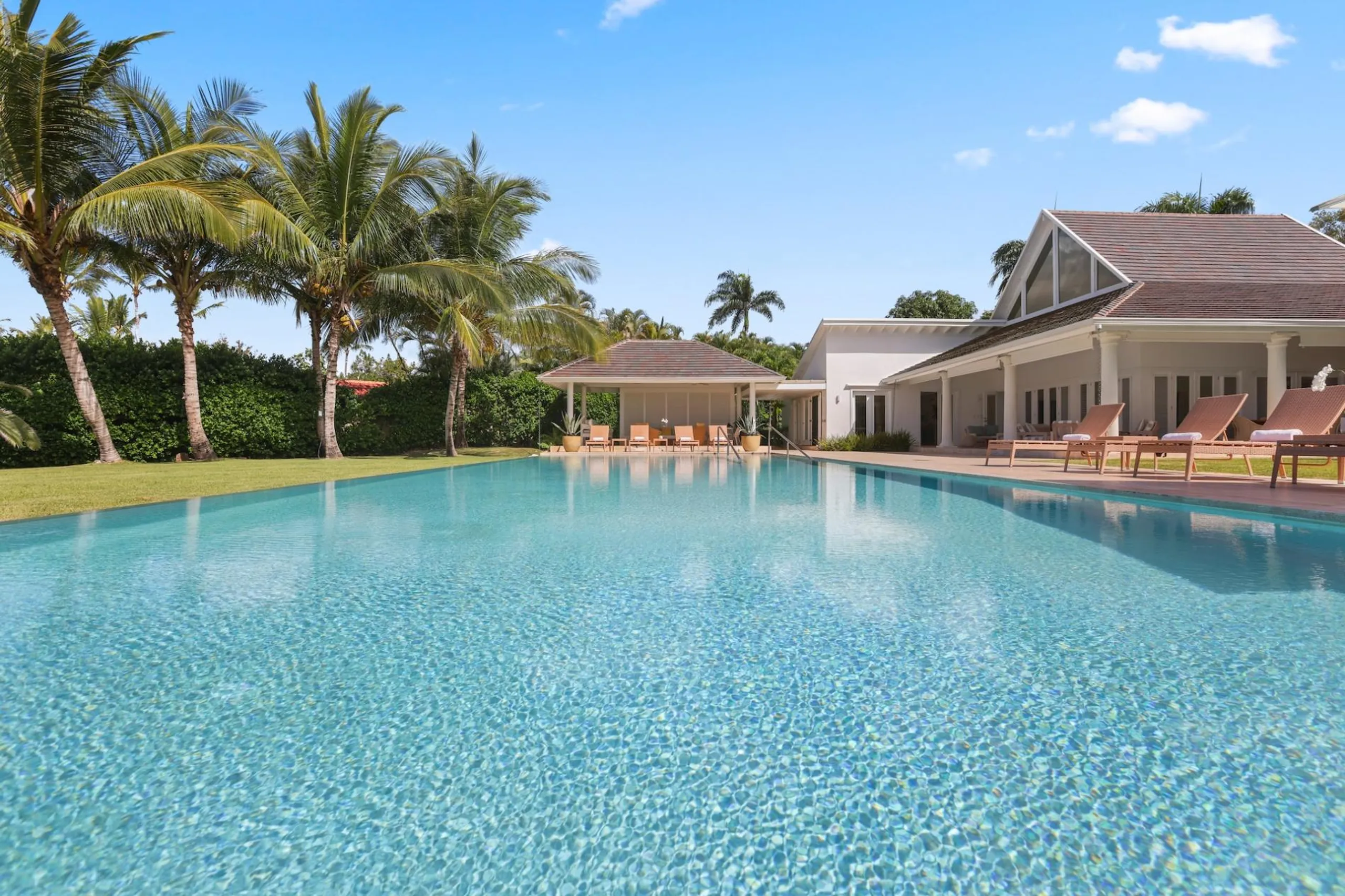 Oceanfront 5-Bedroom Casa de Campo Villa with Infinity Pool & Caribbean Sea Views — photograph 3