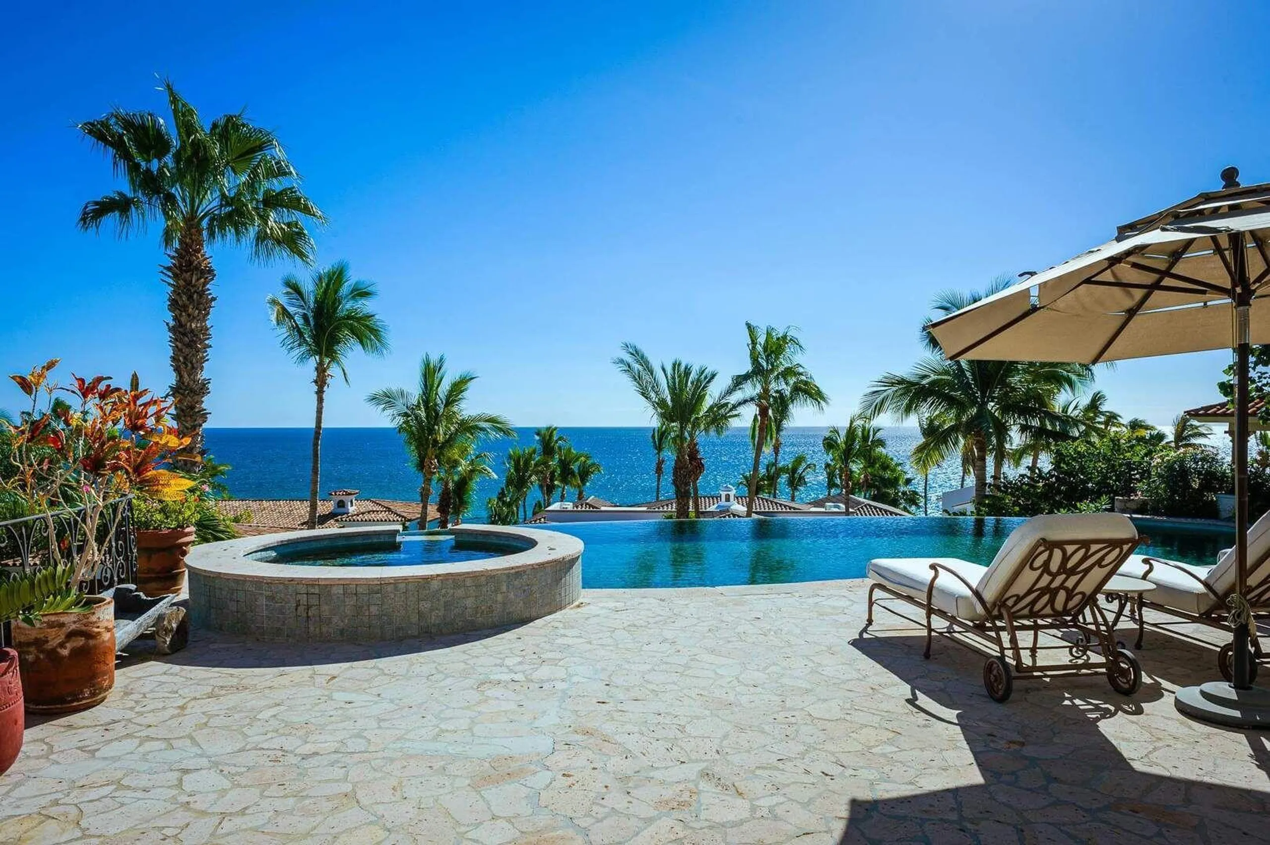 Palmilla Hacienda Sunset Estate with Infinity Pool and Ocean Views — photograph 12