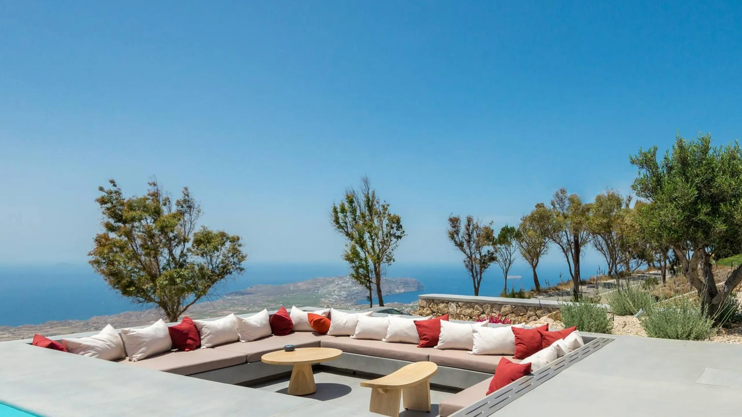 Deluxe Villa with Private Heated Infinity Pool and Panoramic Views of The Island — photograph 3