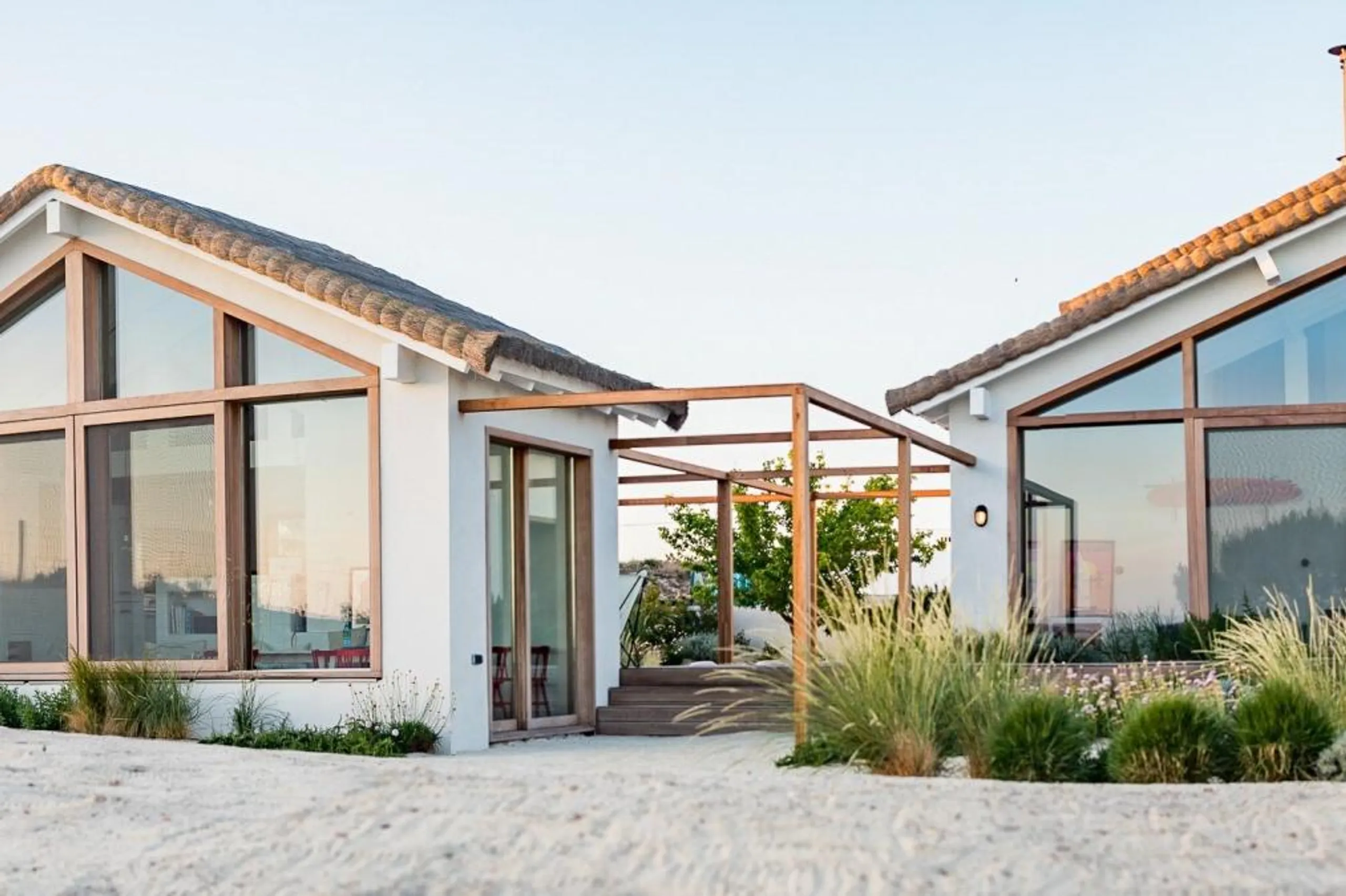 Airy and Spacious Contemporary Home in Comporta with Spacious Patio — photograph 3