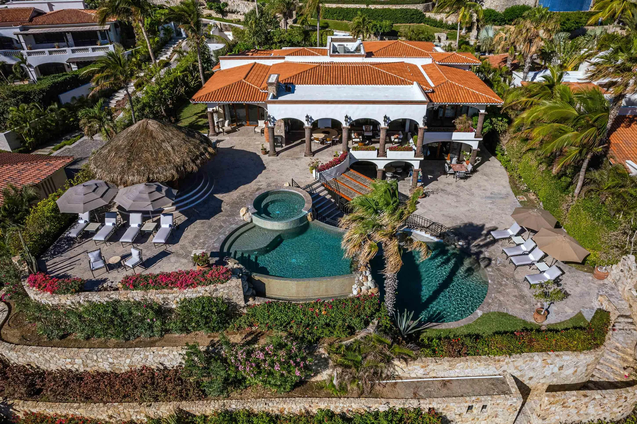 Ultra Luxury Caleta Tuscan Style Estate with Pool and Ocean Views — photograph 10