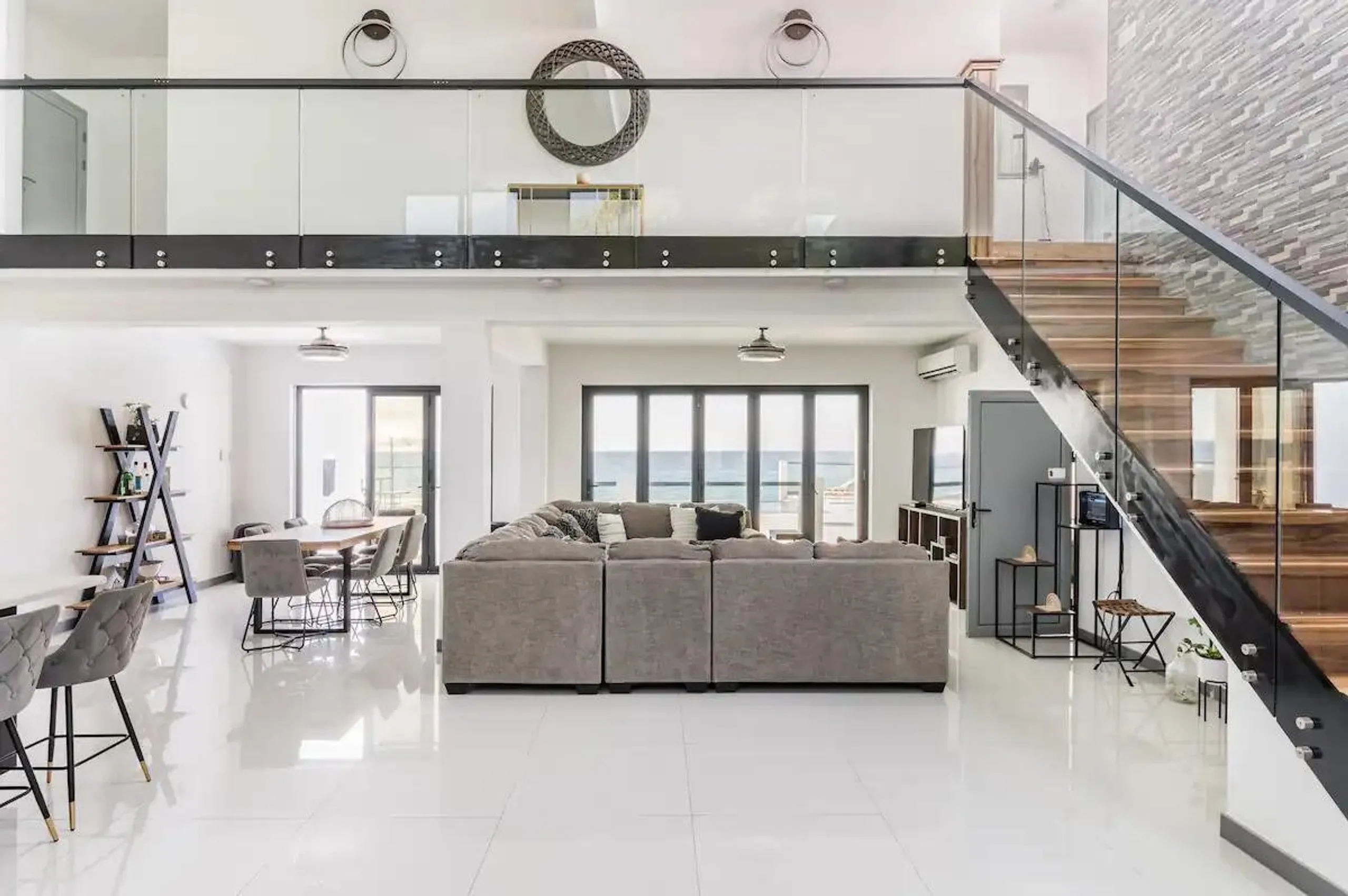 Marvelous 5BR Villa with State-of-the-Art Facilities and Picturesque Caribbean Sea Views — photograph 4