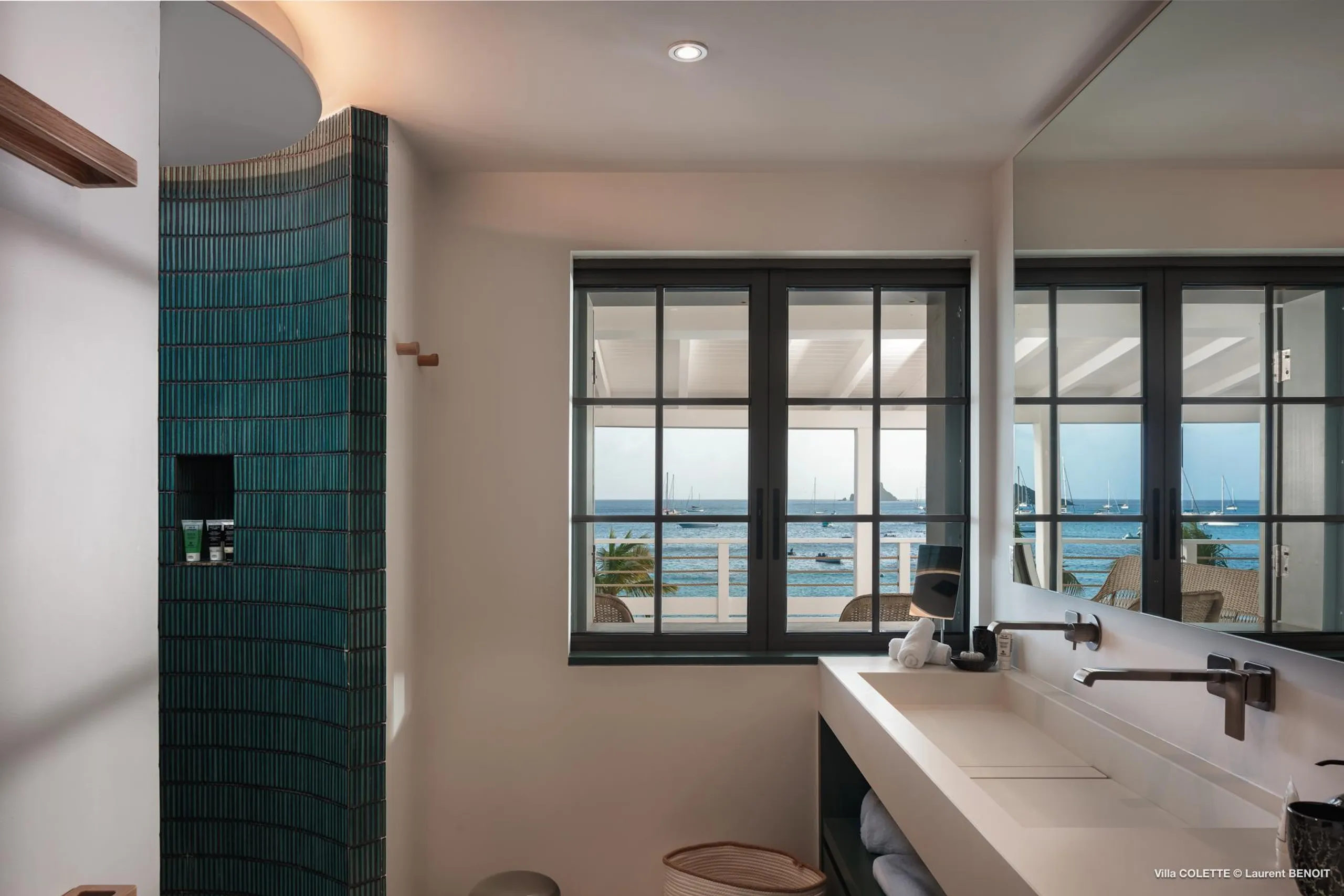 Majestic Caribbean Estate with Private Pool and Walks to Beach — photograph 10