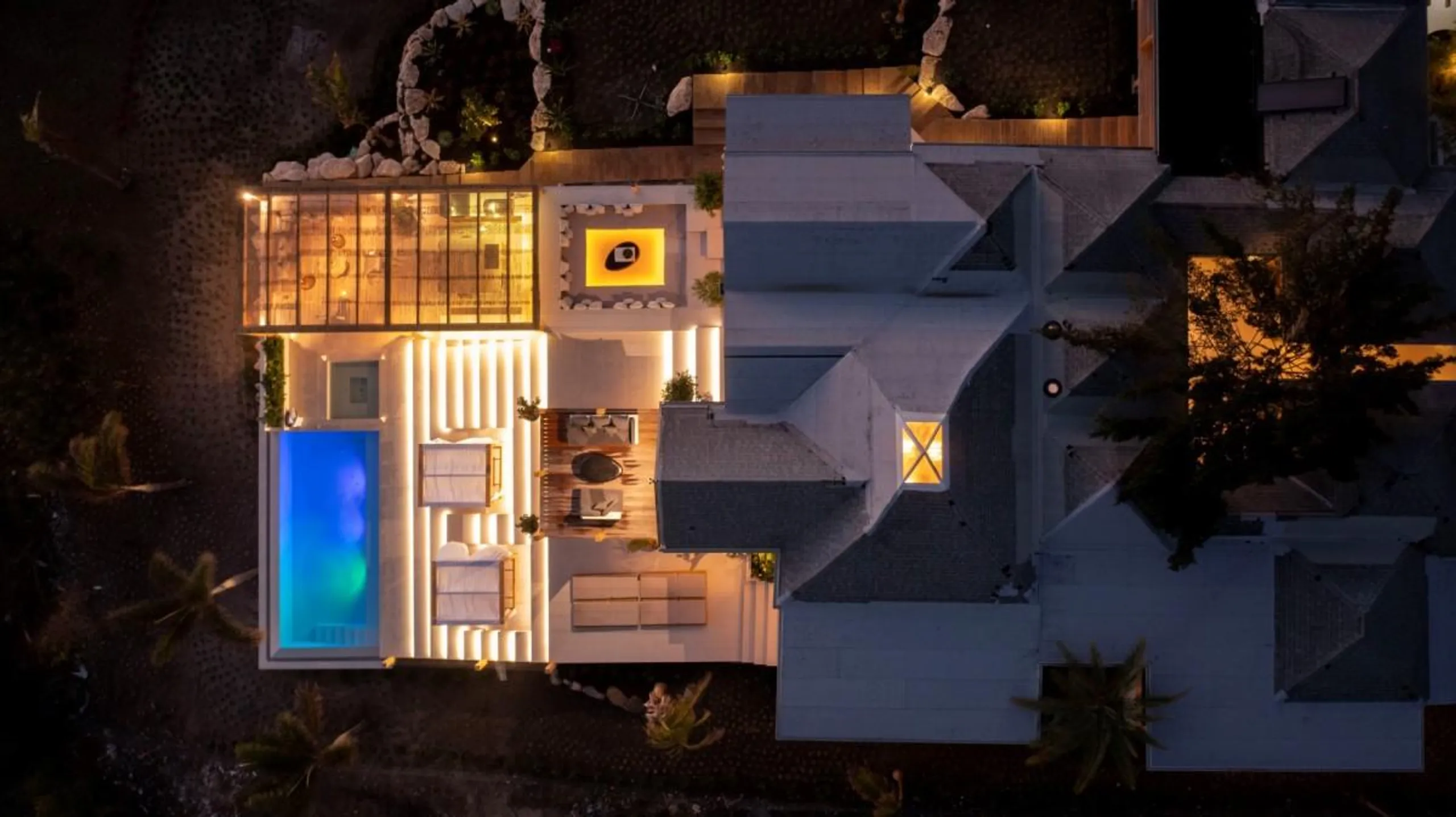 Plush and Inviting Villa with Infinity Pool,Jacuzzi, and Spectacular Sunset Views — photograph 5