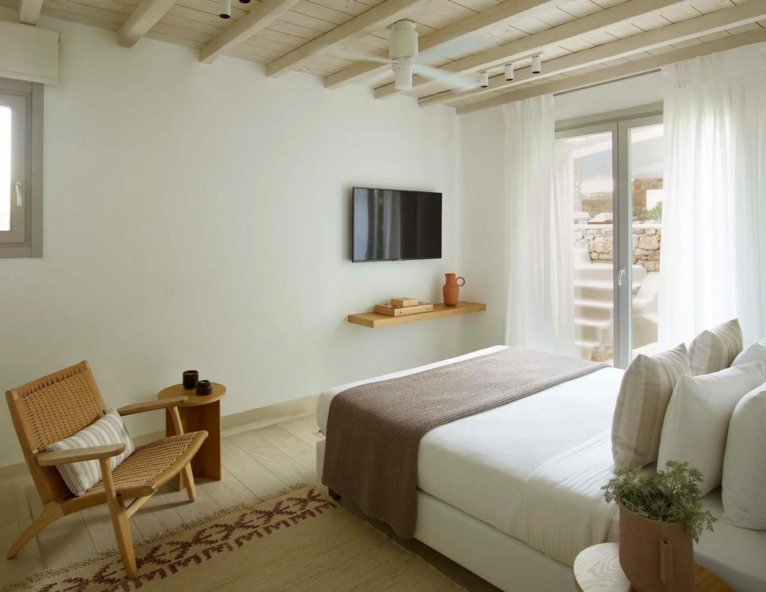 Indulge in the Elegance of a Villa Oasis with Breathtaking Views — photograph 11