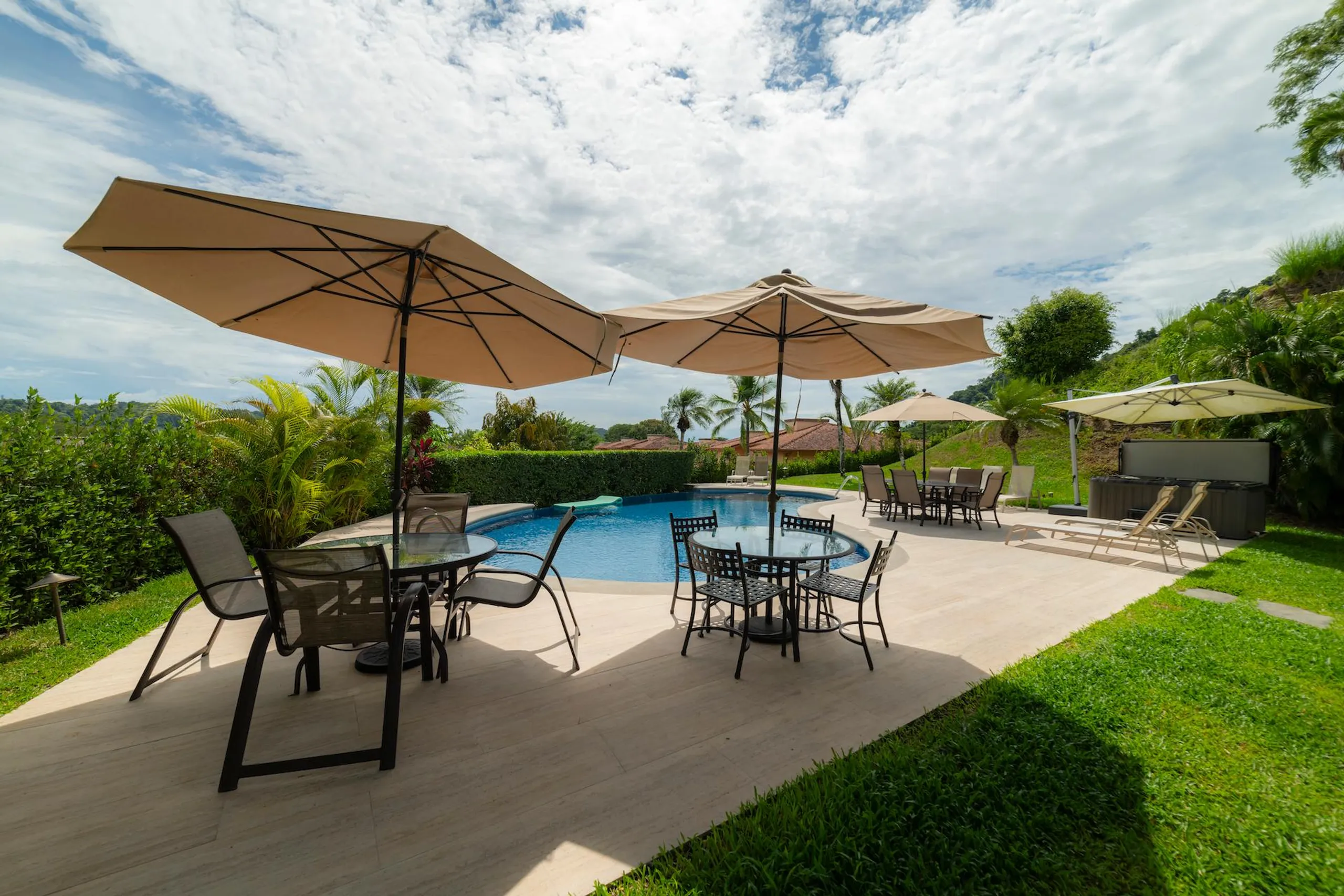 Tranquil Hillside Villa with Private Pool — photograph 8