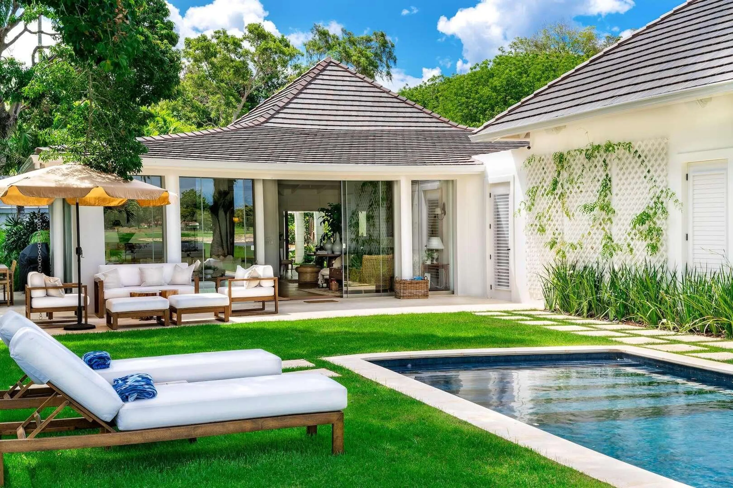 Casa de Campo's Stunning Villa with Heated Swimming Pool, Golf Course and Lake View, Casa de Campo