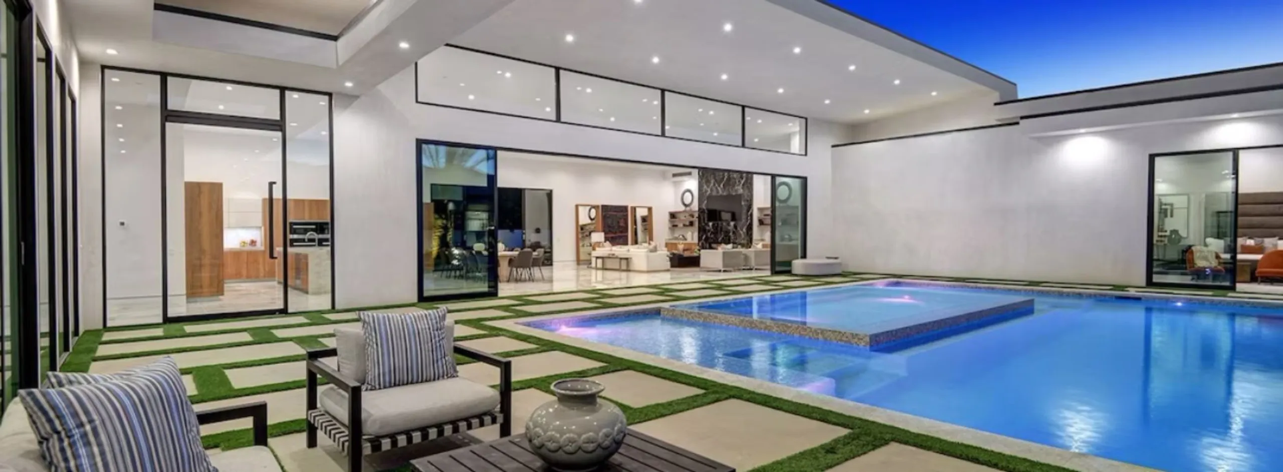 New Modern Chic Estate with Private Pool and Mountain Views — photograph 11