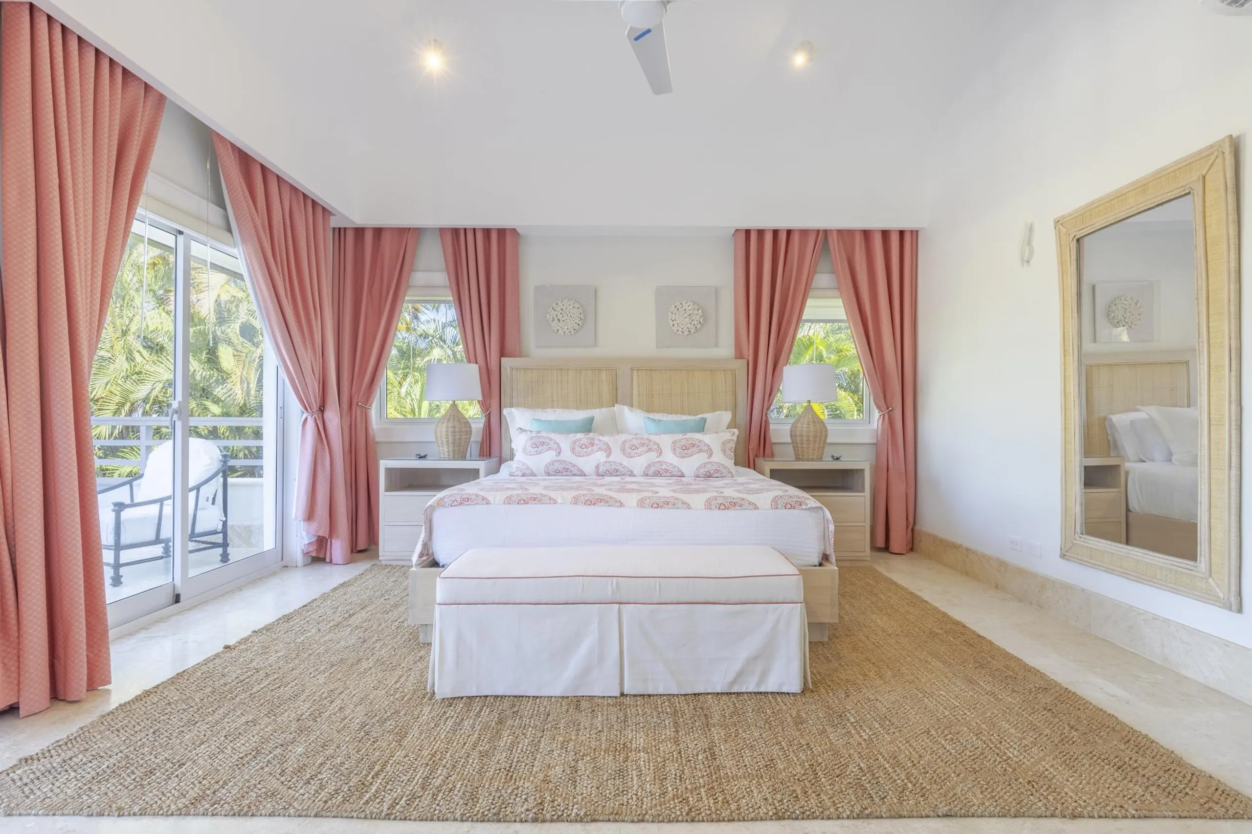 Serene Villa with Private Pool and Golf Course Views — photograph 11
