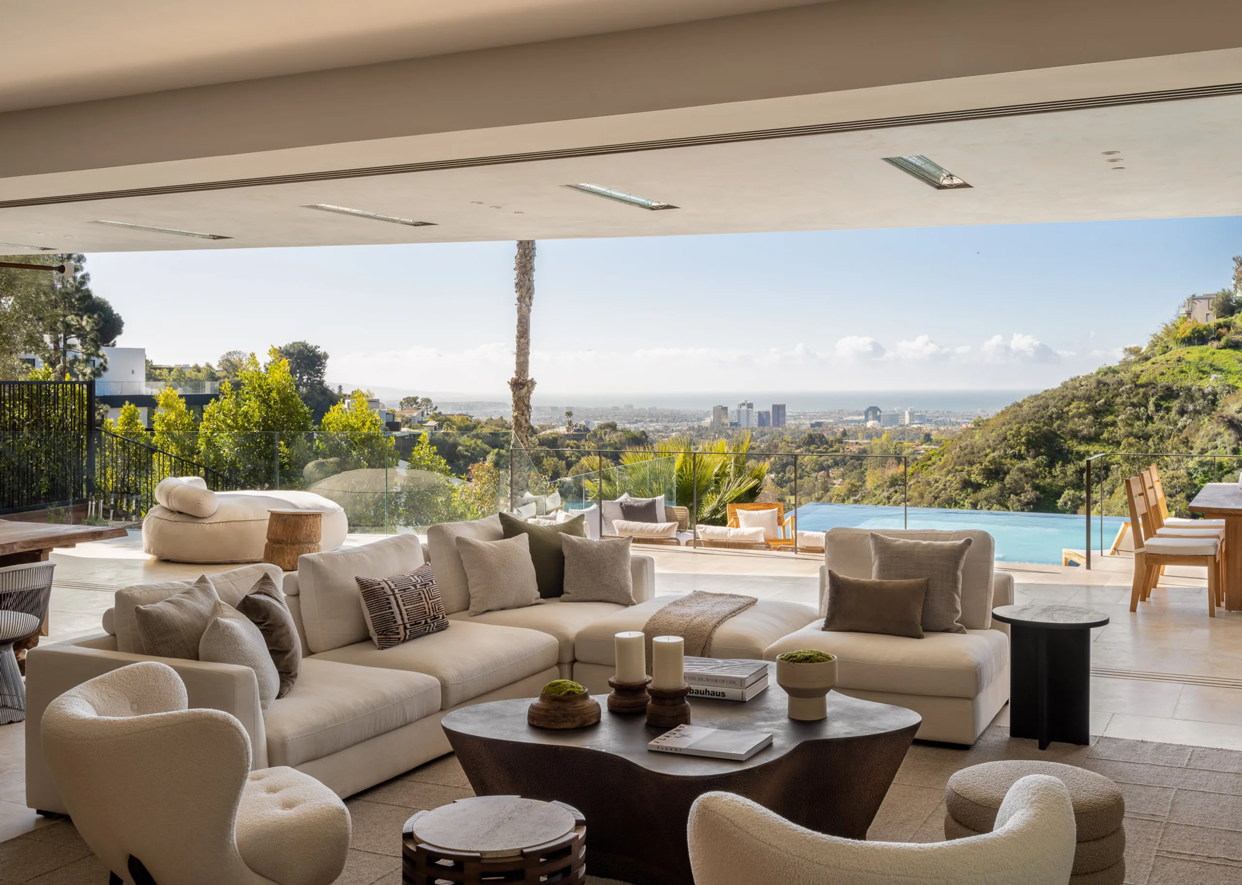 Serenity Designer Residence by Dieter Vander Velpen with Pool, Jacuzzi & City-to-Ocean Vistas — photograph 4