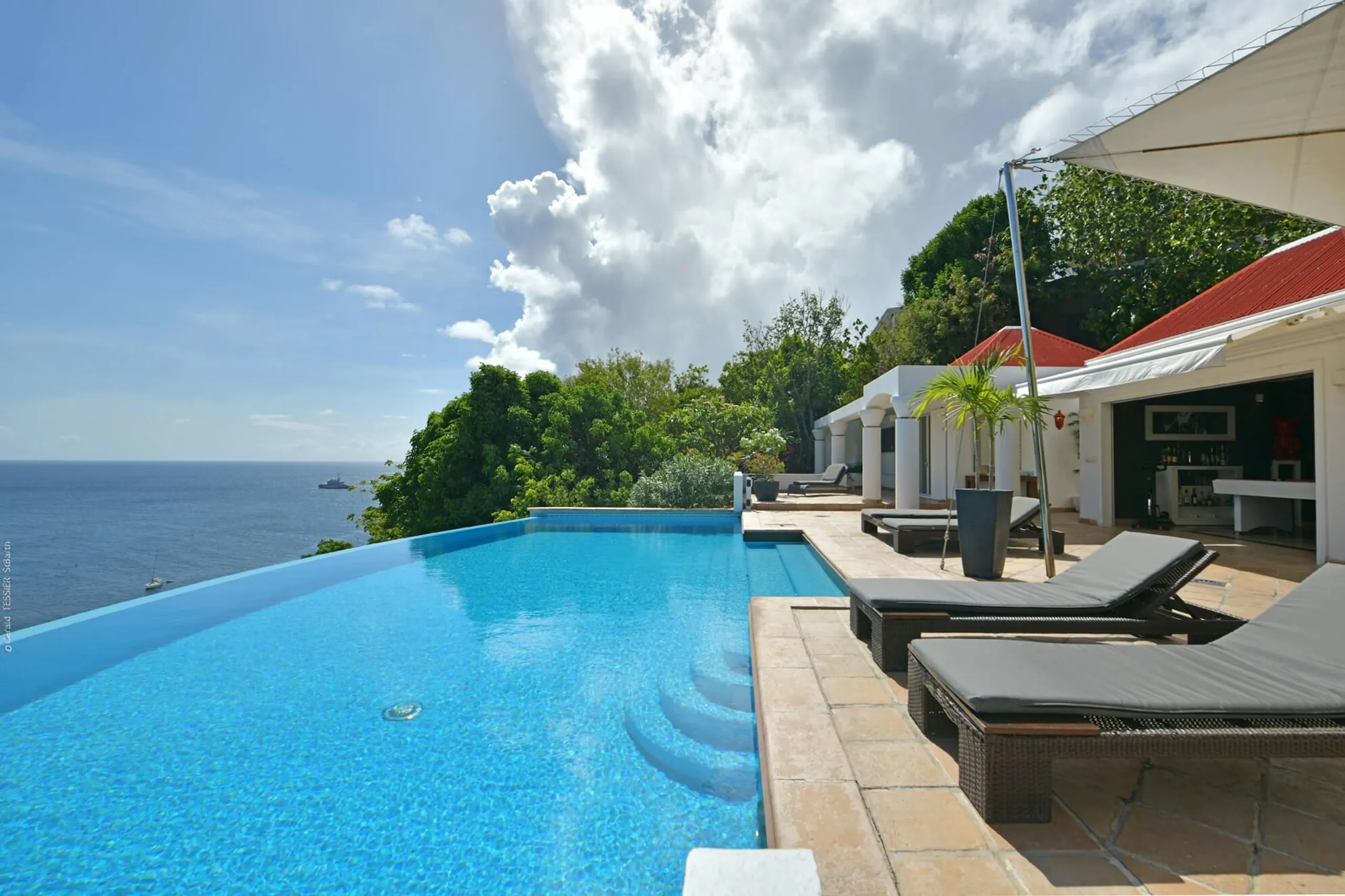 Contemporary Colonial Style Villa with Infinity Pool and Ocean Views, Lurin