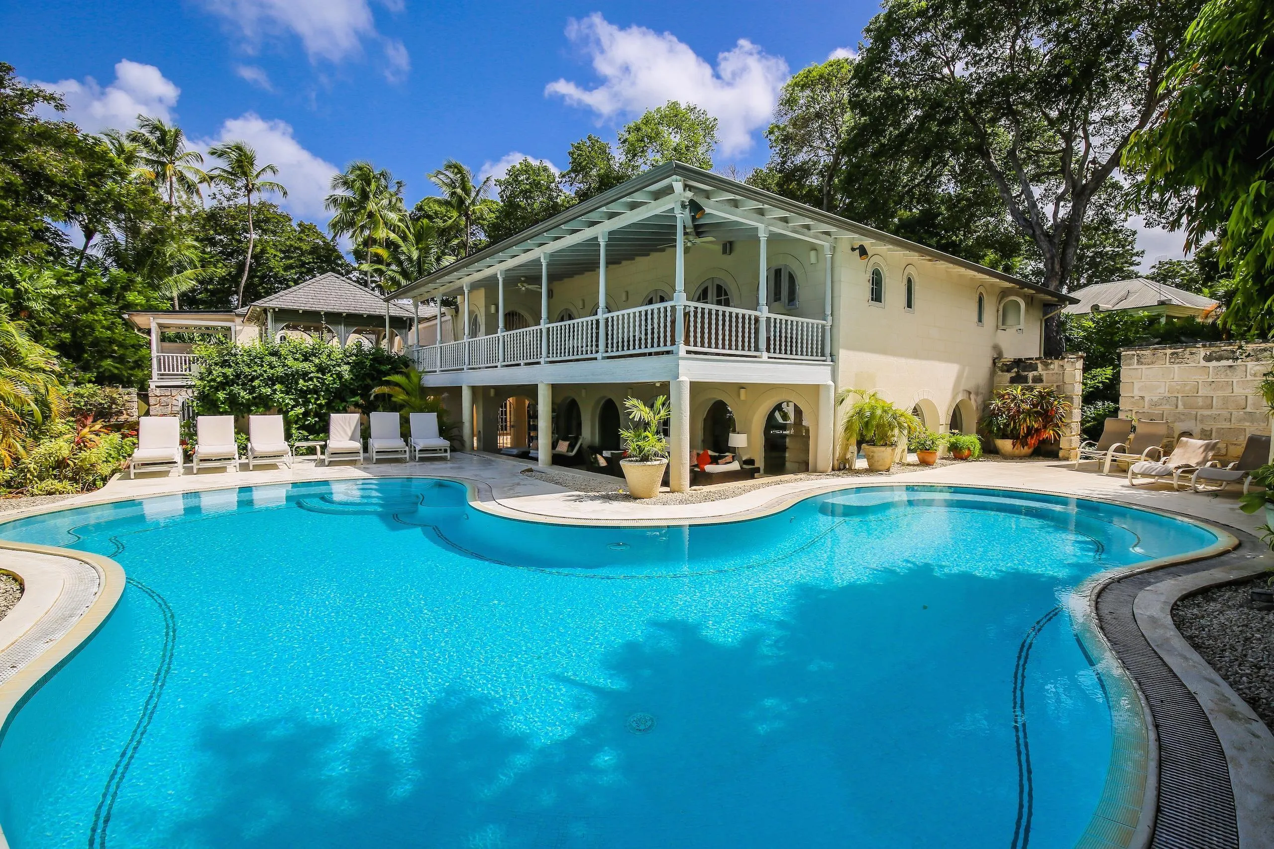 Relaxing Luxury Beachfront Villa with Private Pool and Caribbean Sea Views — photograph 2