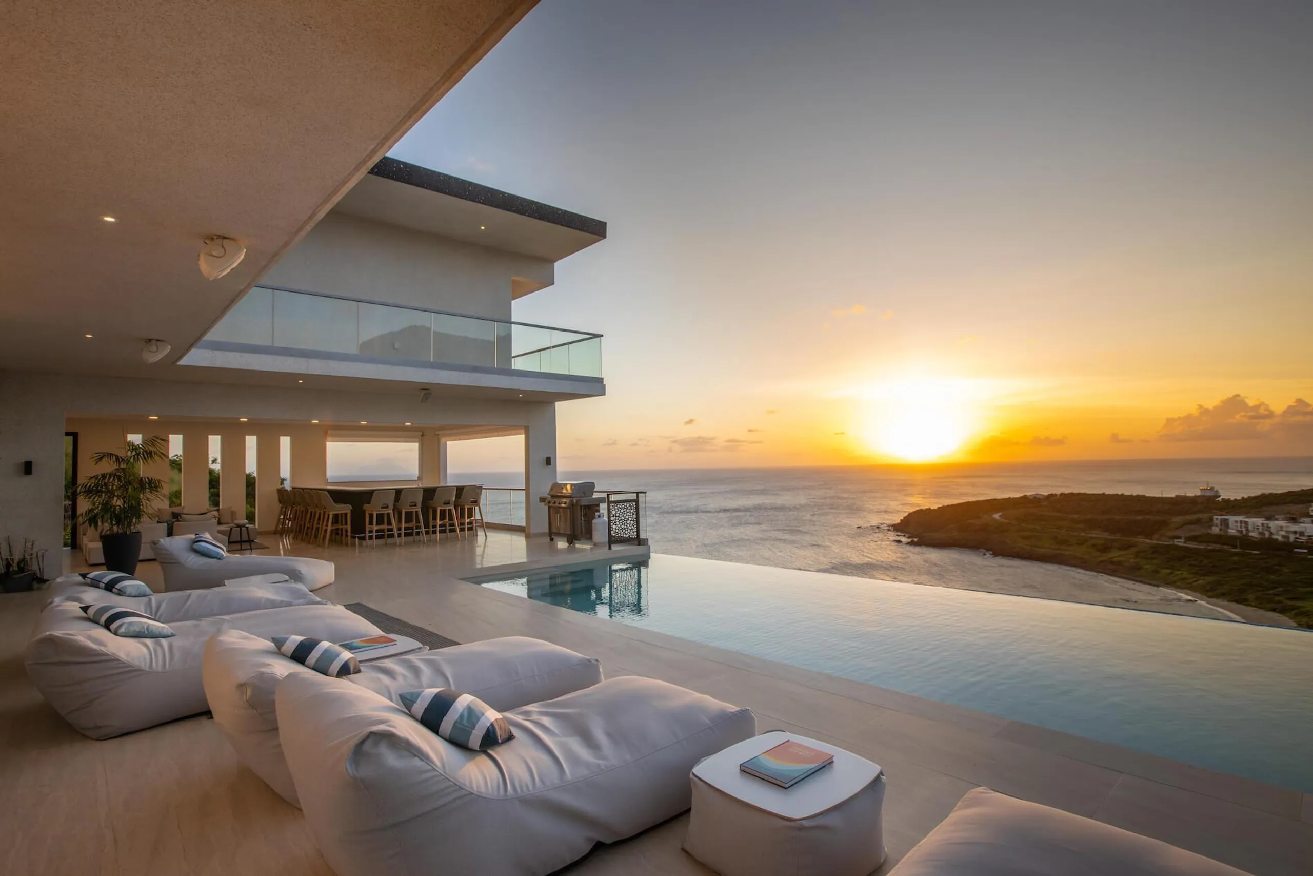 Indigo Bay's Decadence Luxury Villa with Infinity Pool and Breathtaking Ocean Views — photograph 7