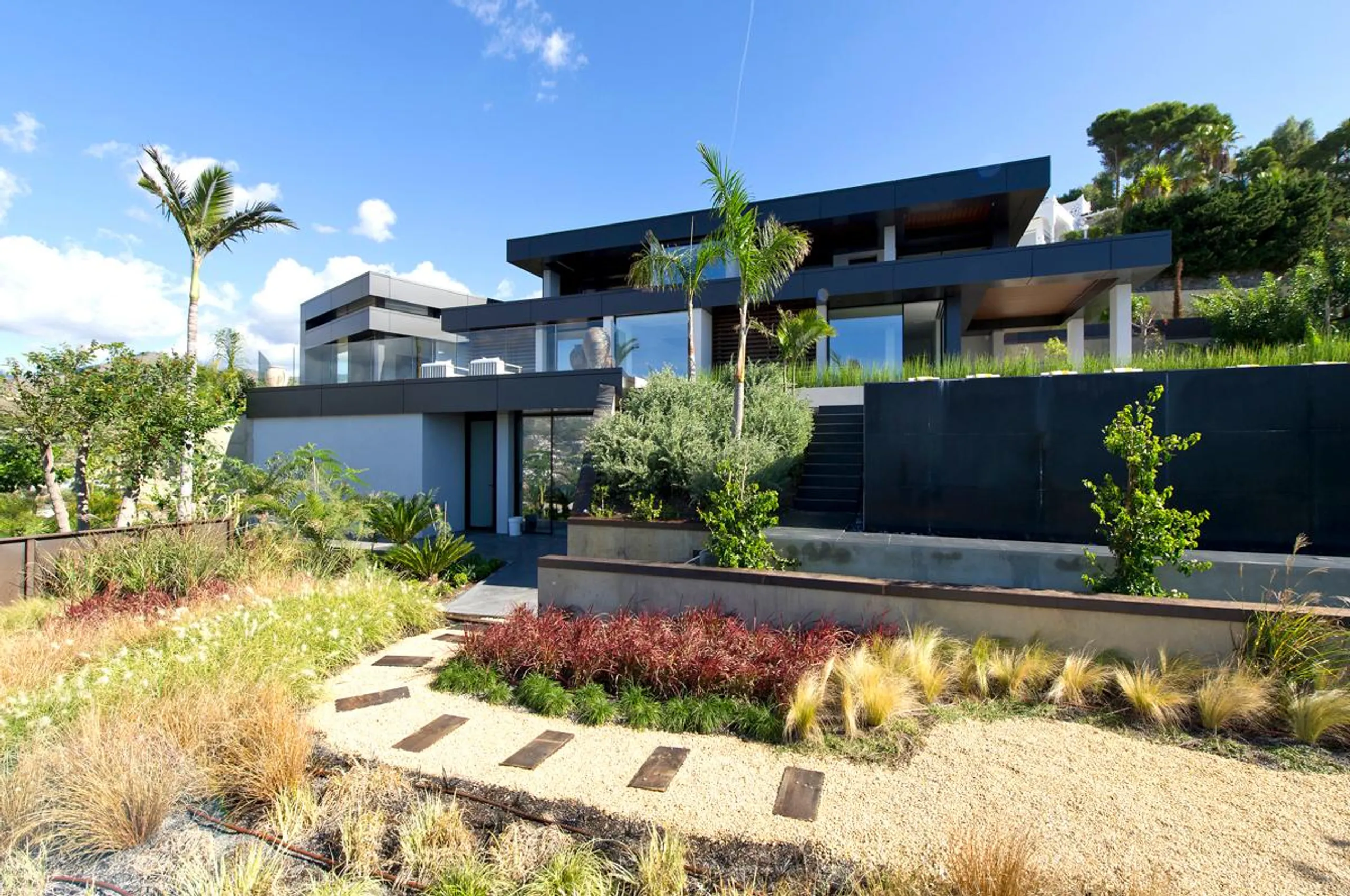 Resplendent Villa with Pool and 180 Degree Bay Views — photograph 5