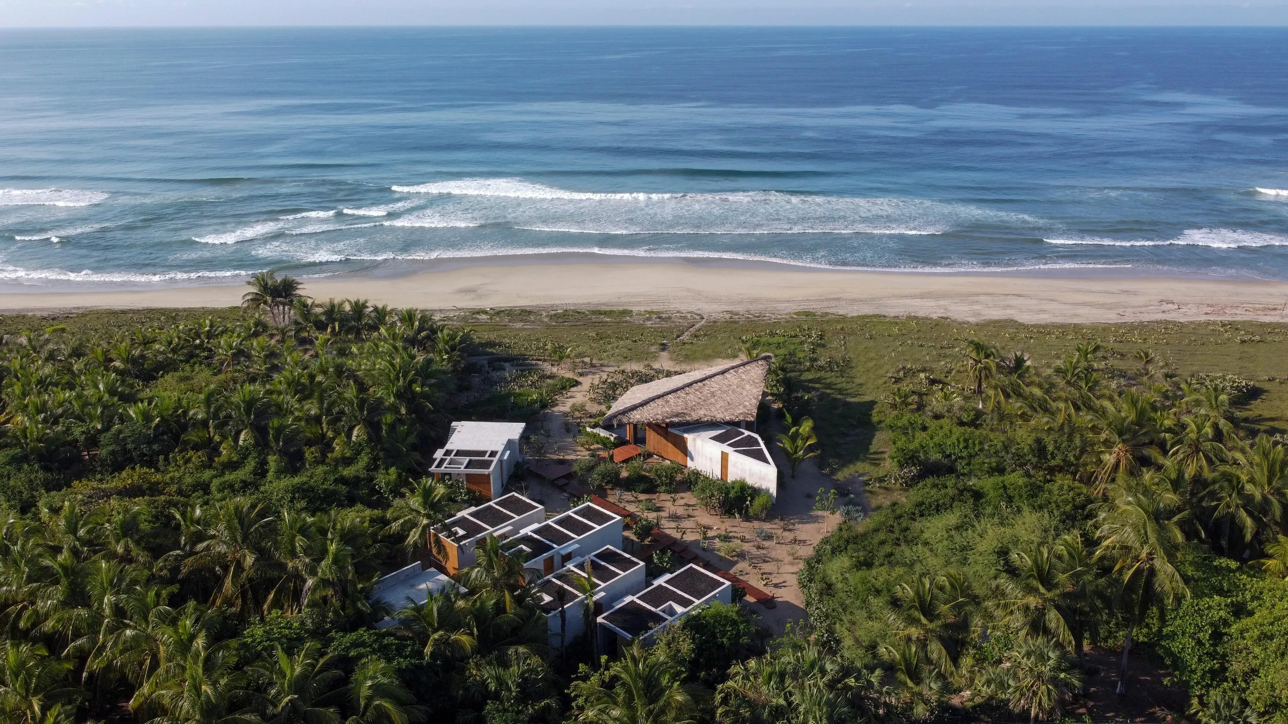 Cerulean Sanctum Beachside Resort Estate with Infinity Pool — photograph 4
