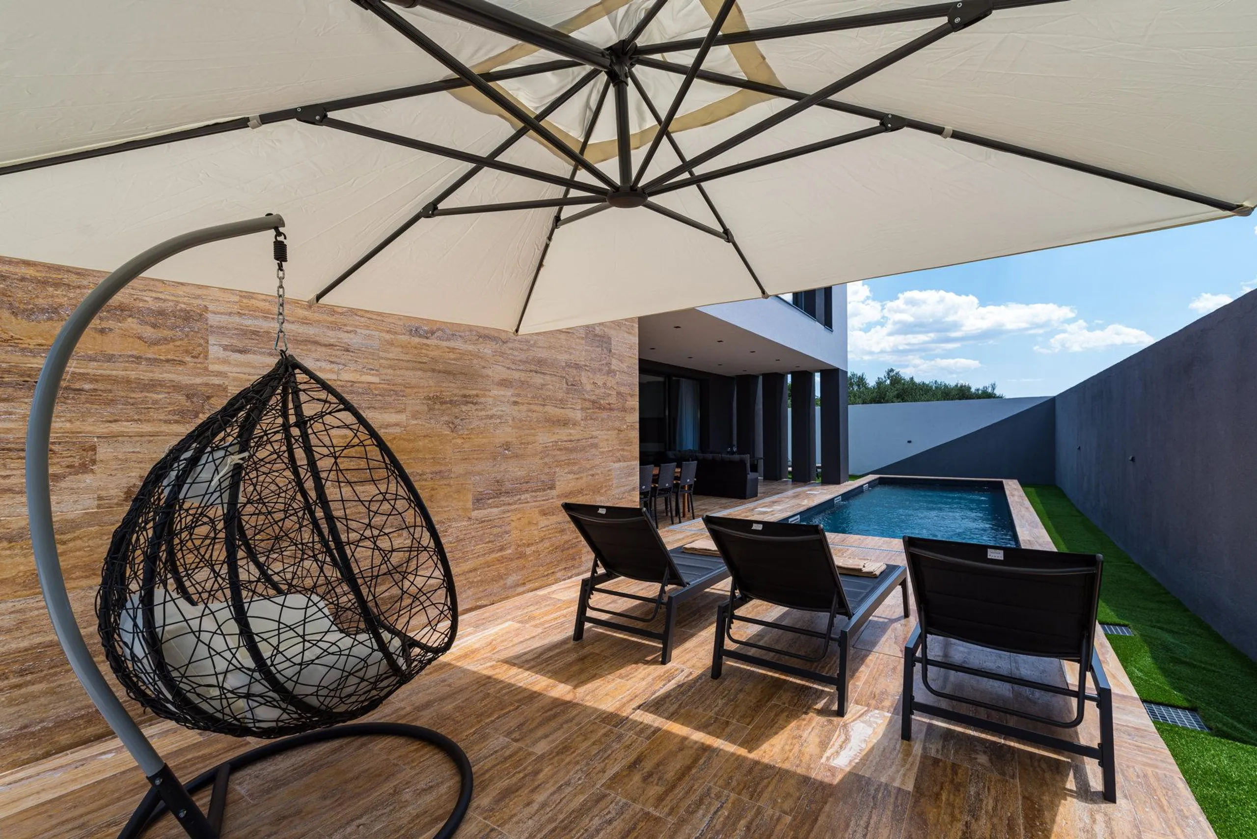 Breathtakingly Beautiful Villa with Dual Pools and Spectacular Views — photograph 5