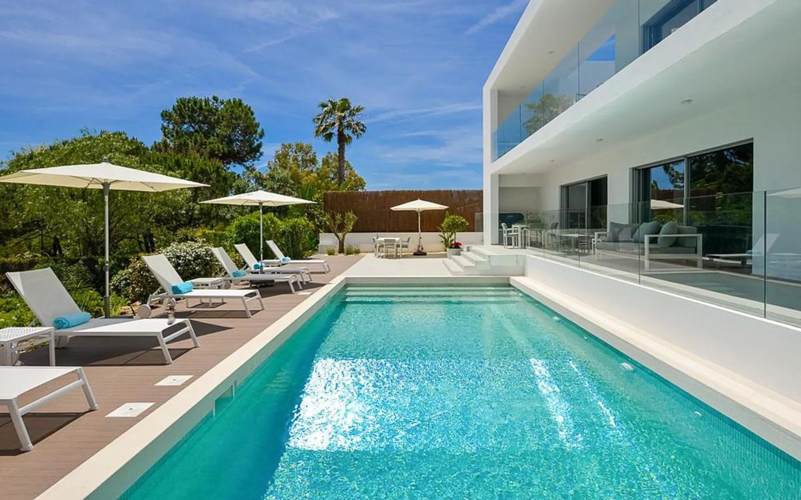 Chic Newly Built Villa with Private Pool and Sea Views — photograph 2
