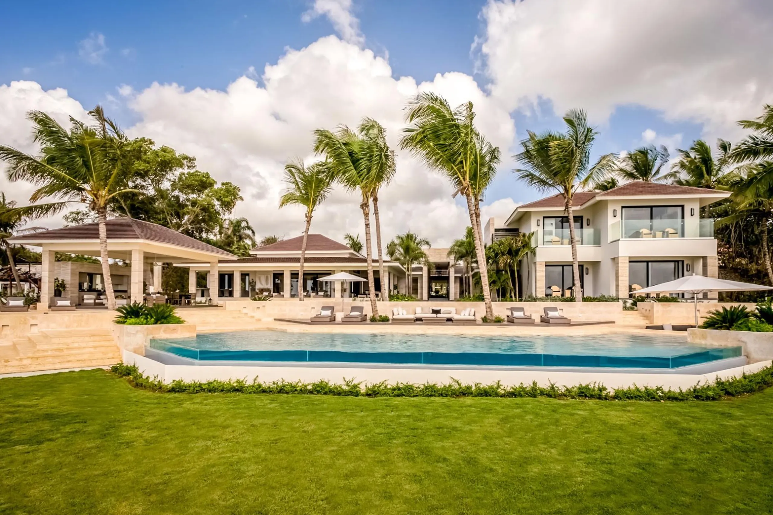 Beach-front Caribbean luxury Villa with Infinity Pool & Ocean Views, La Romana