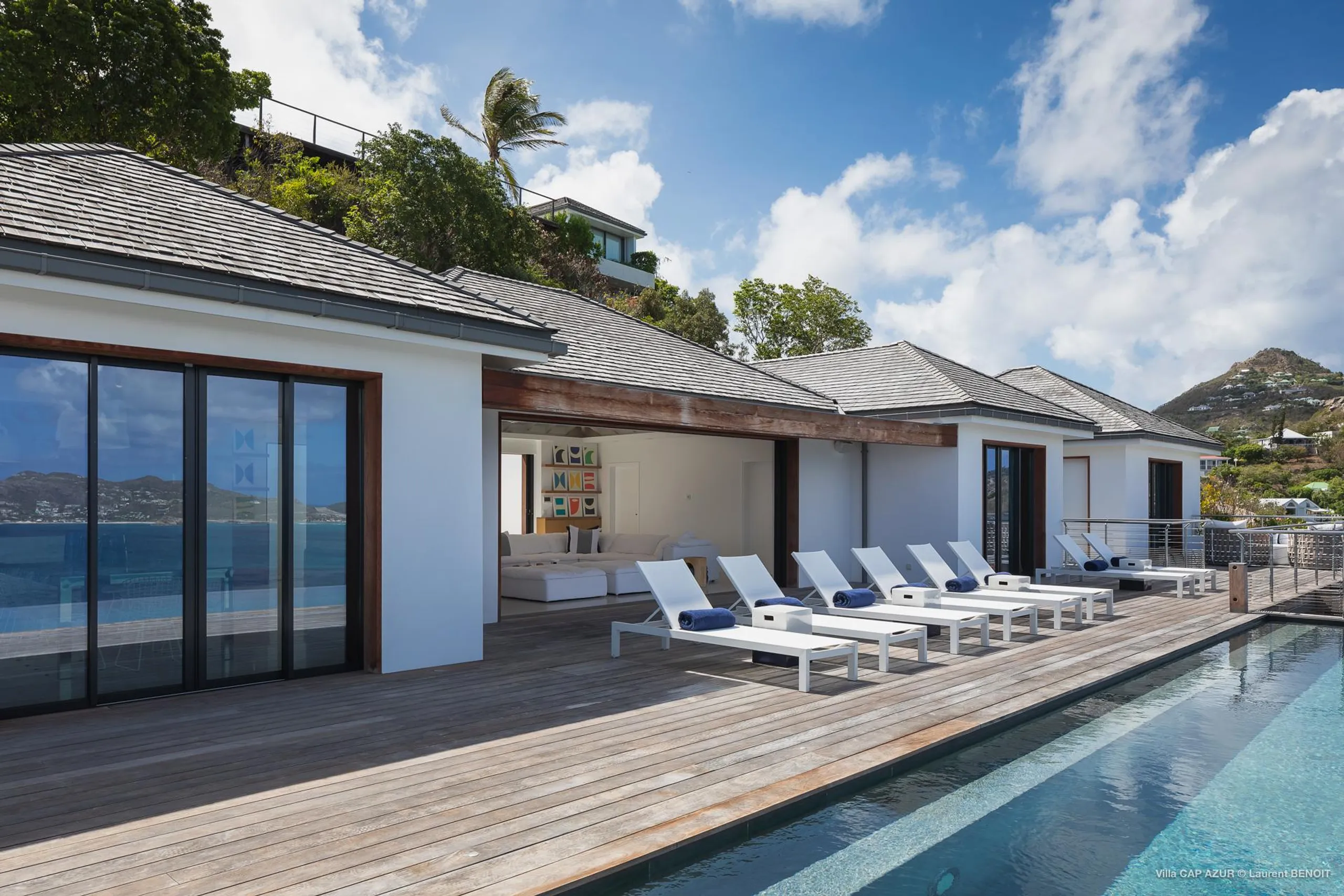 Elegant Point Milou Estate with Infinity Pool — photograph 2