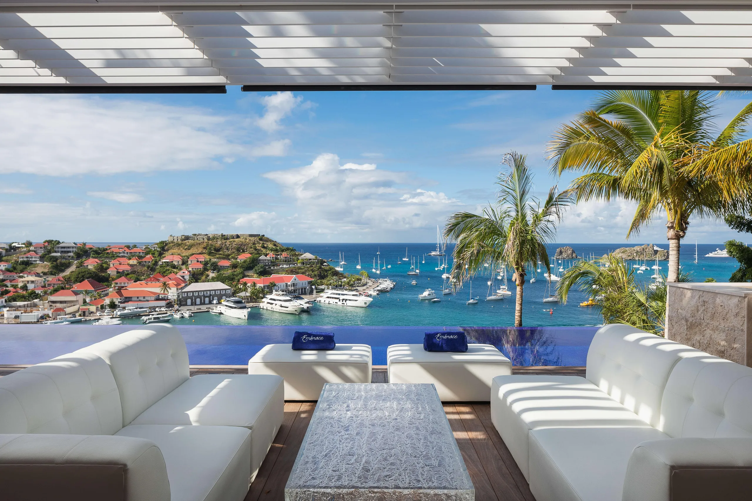 Majestic Ultra Villa with Infinity Pools and Ocean Views — photograph 10