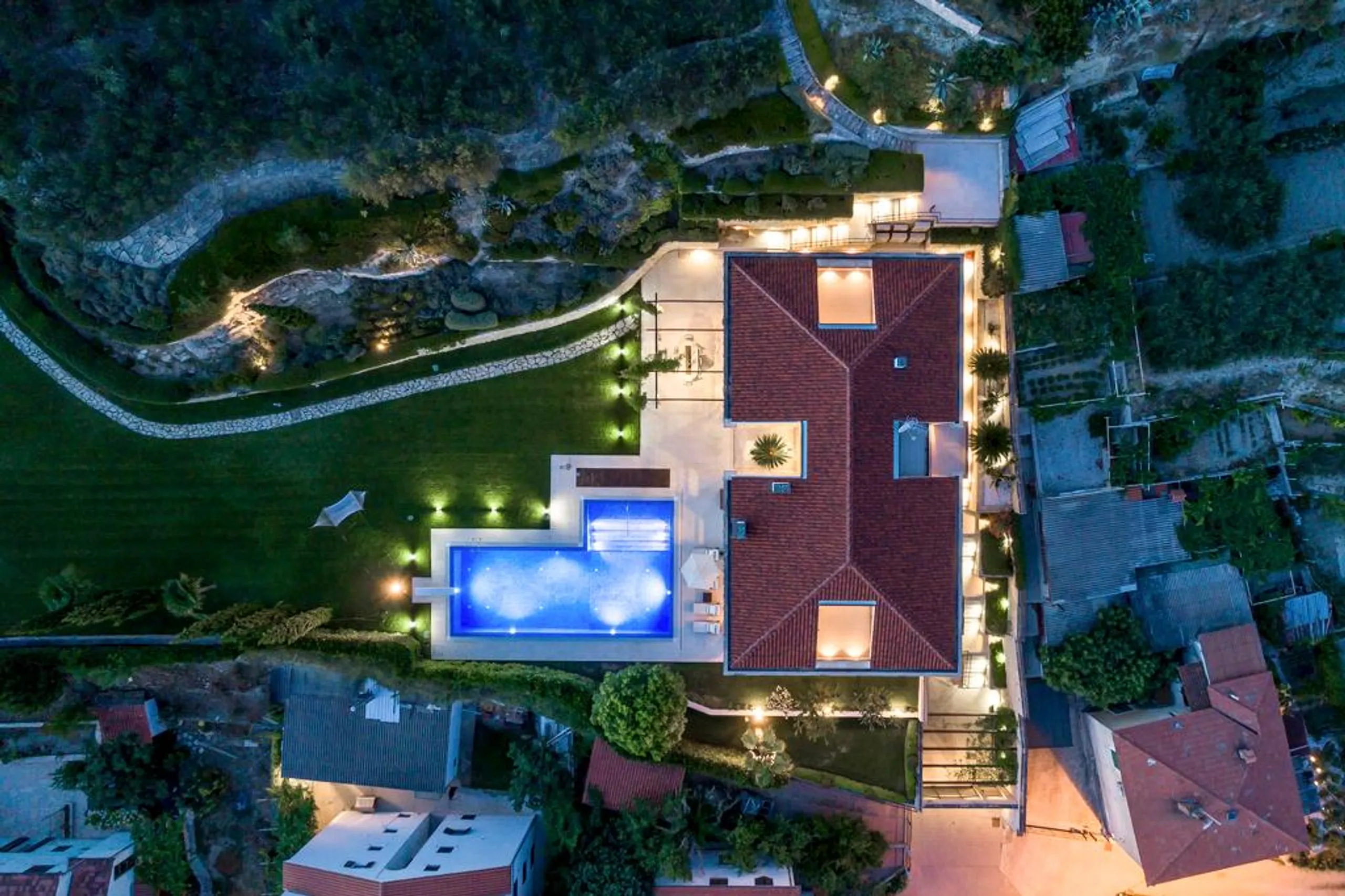 Elegant 4BR Villa with Pool and Adriatic Ocean Views — photograph 5