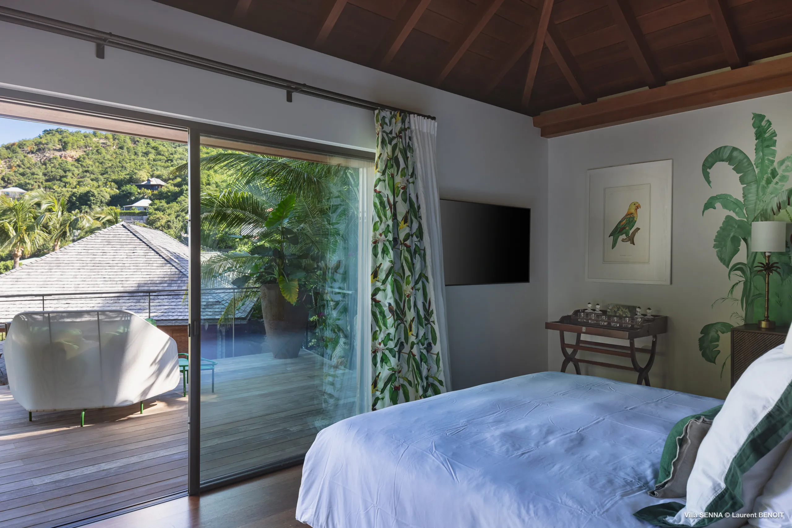 Chic St. Jean Villa with Pool, Gardens & Ocean Breezes — photograph 10