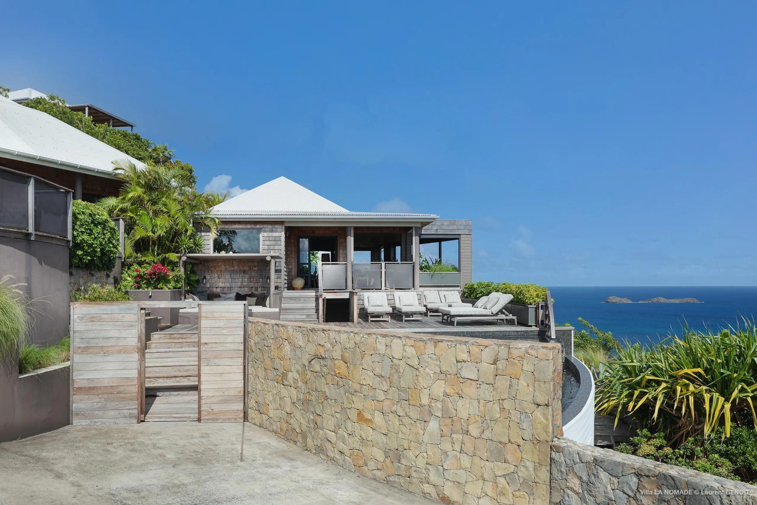 Regal Lurin Villa with Infinity Pool , Jacuzzi and Ocean Views — photograph 3