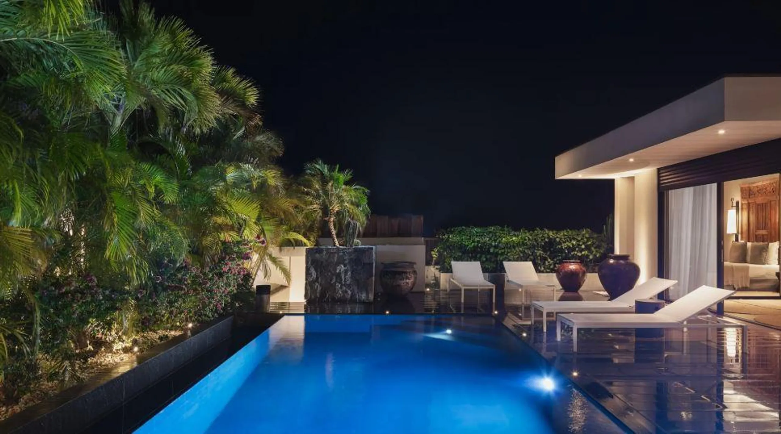 Modern & Airy Two-Bedroom Holiday Villa with Swimming Pool & Lush Surroundings — photograph 8