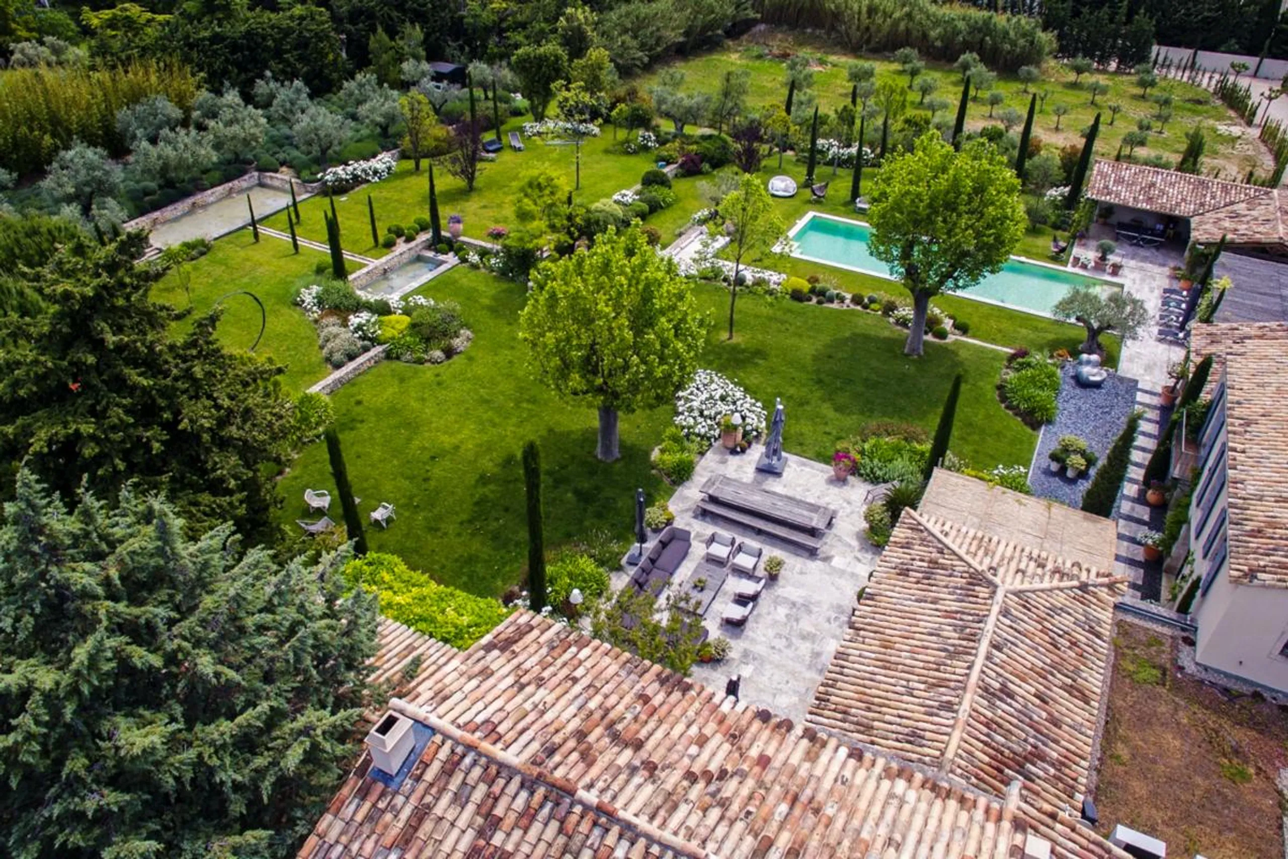 Relaxing Modern Villa with Private Pool and Garden — photograph 4