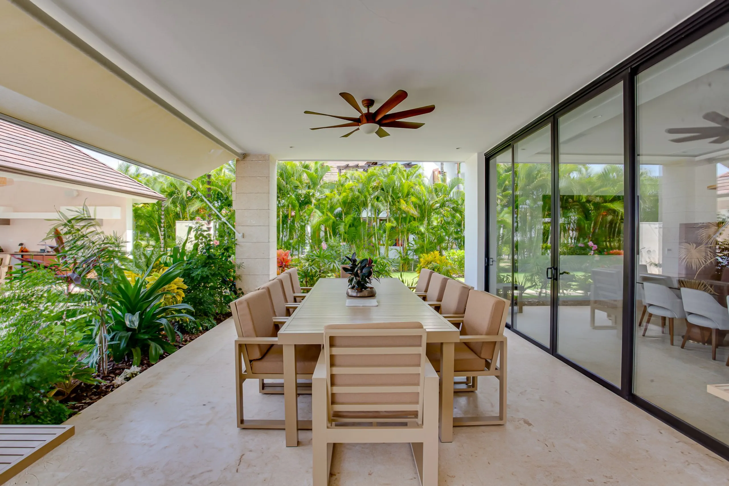 Tropical 7 Bedroom Luxury Villa with Private Pool, and Golf Course Access — photograph 12