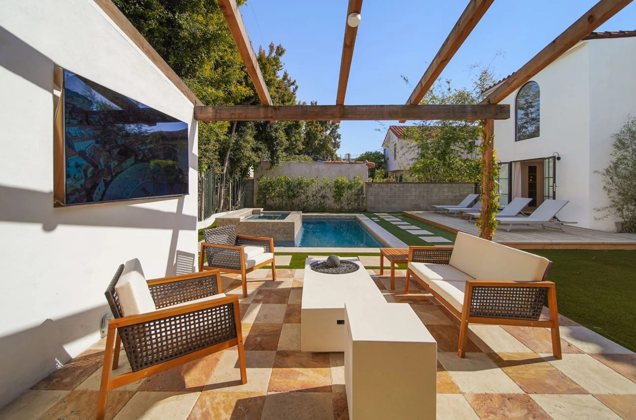 Sophisticated Spanish Contemporary Villa in LA with Private Pool, Outdoor Oasis & Smart Tech Integration — photograph 9