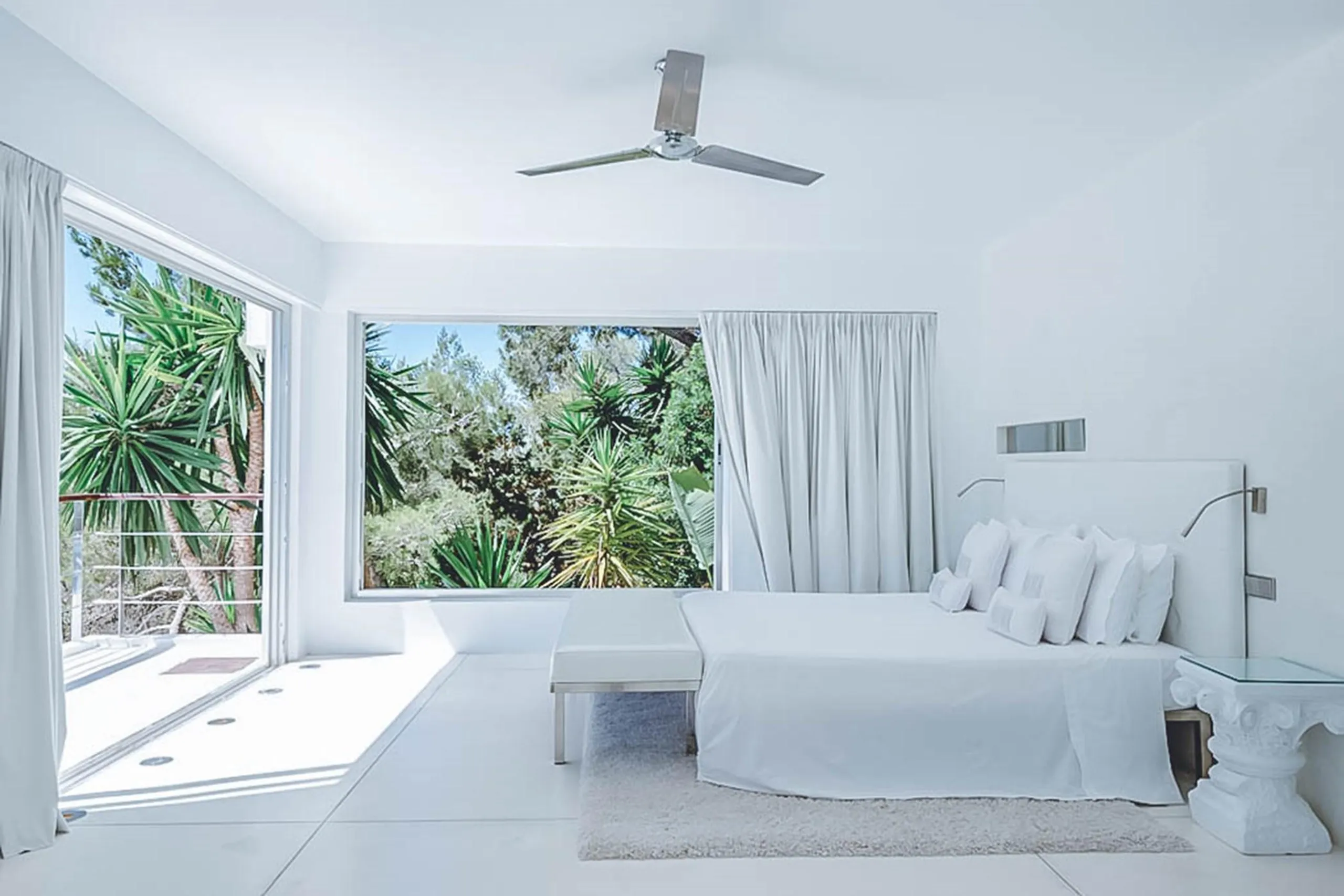 Lavish Villa in Ibiza with Pool and Breathtaking Panoramic Views — photograph 9
