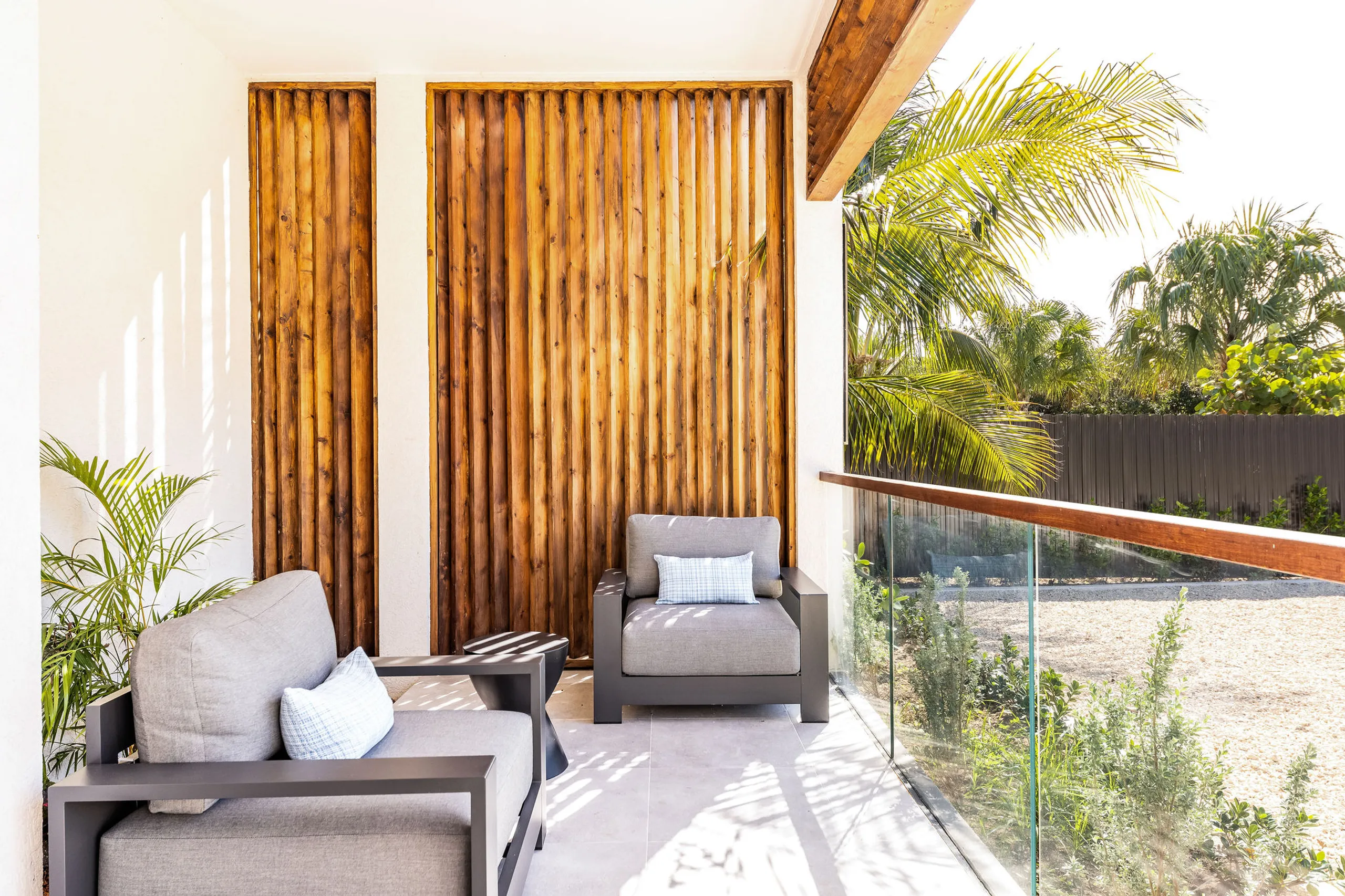 Modern 3 Bedroom Villa with Private Pool, and Lush Garden — photograph 11