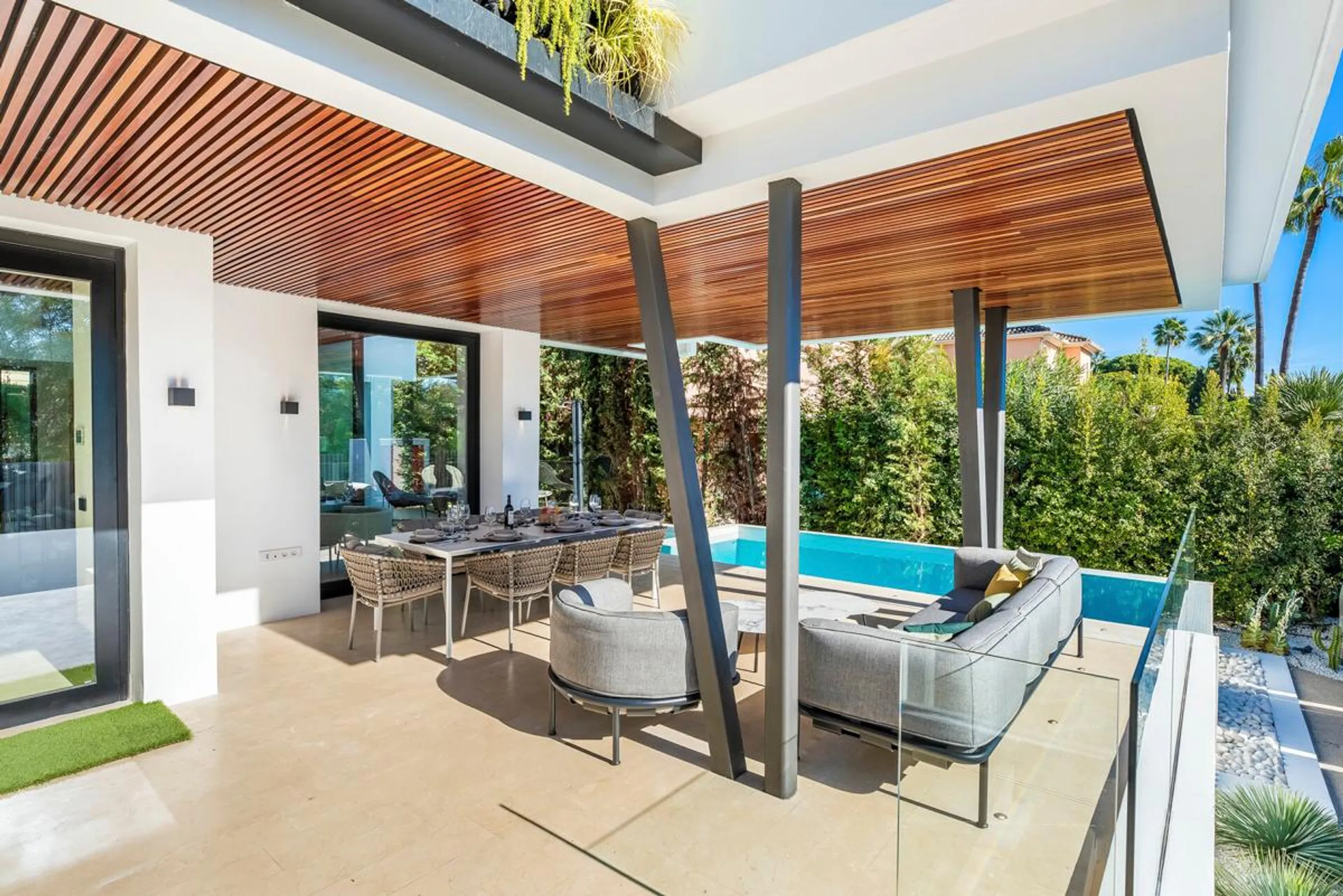 Opulent Modern Villa with Infinity Pool, Rooftop Terrace, and Stunning Views in Marbella — photograph 9