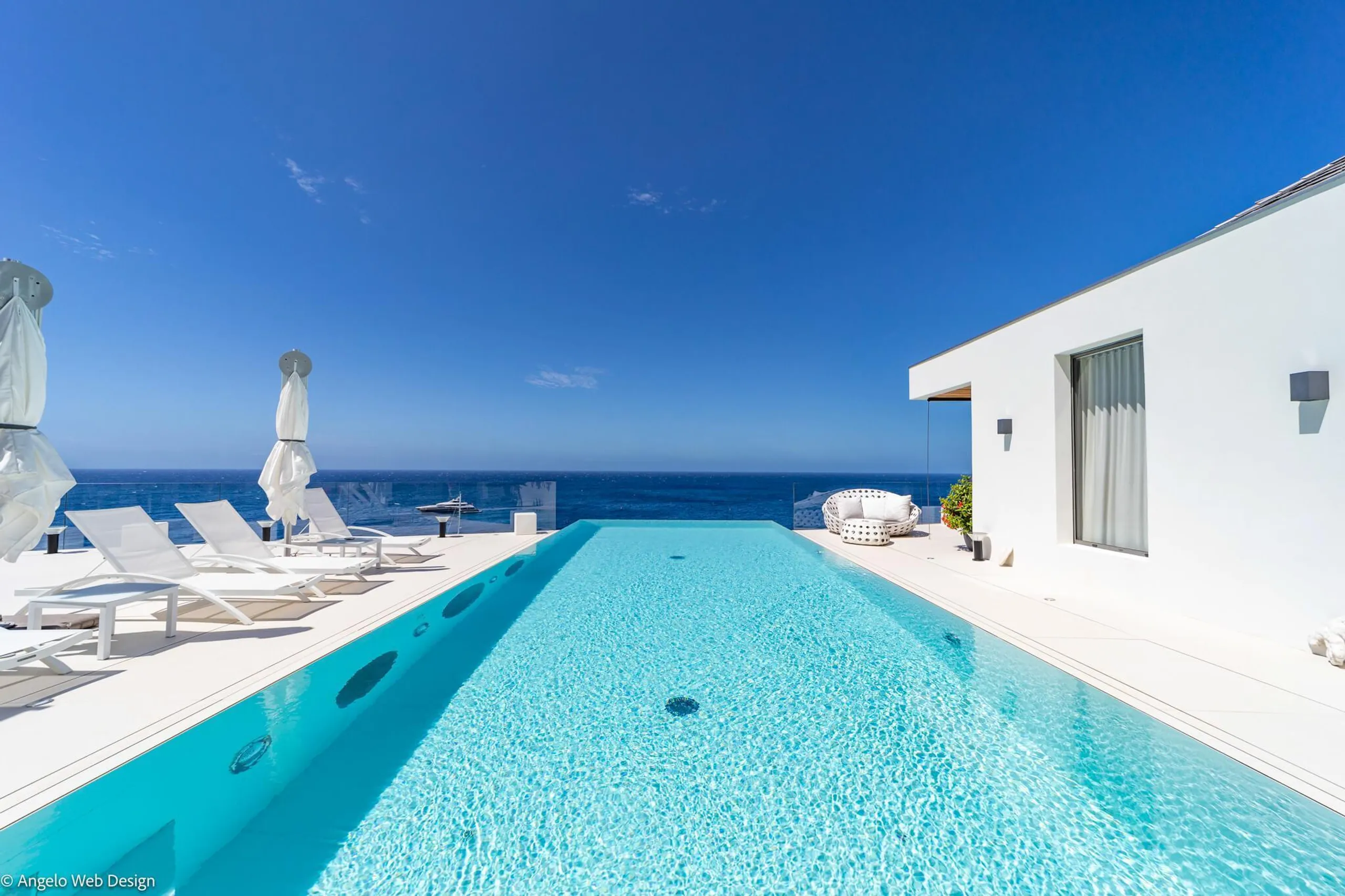 Elegant Seaview Villa with Infinity Pool, Views and Private Zen Garden, Lurin
