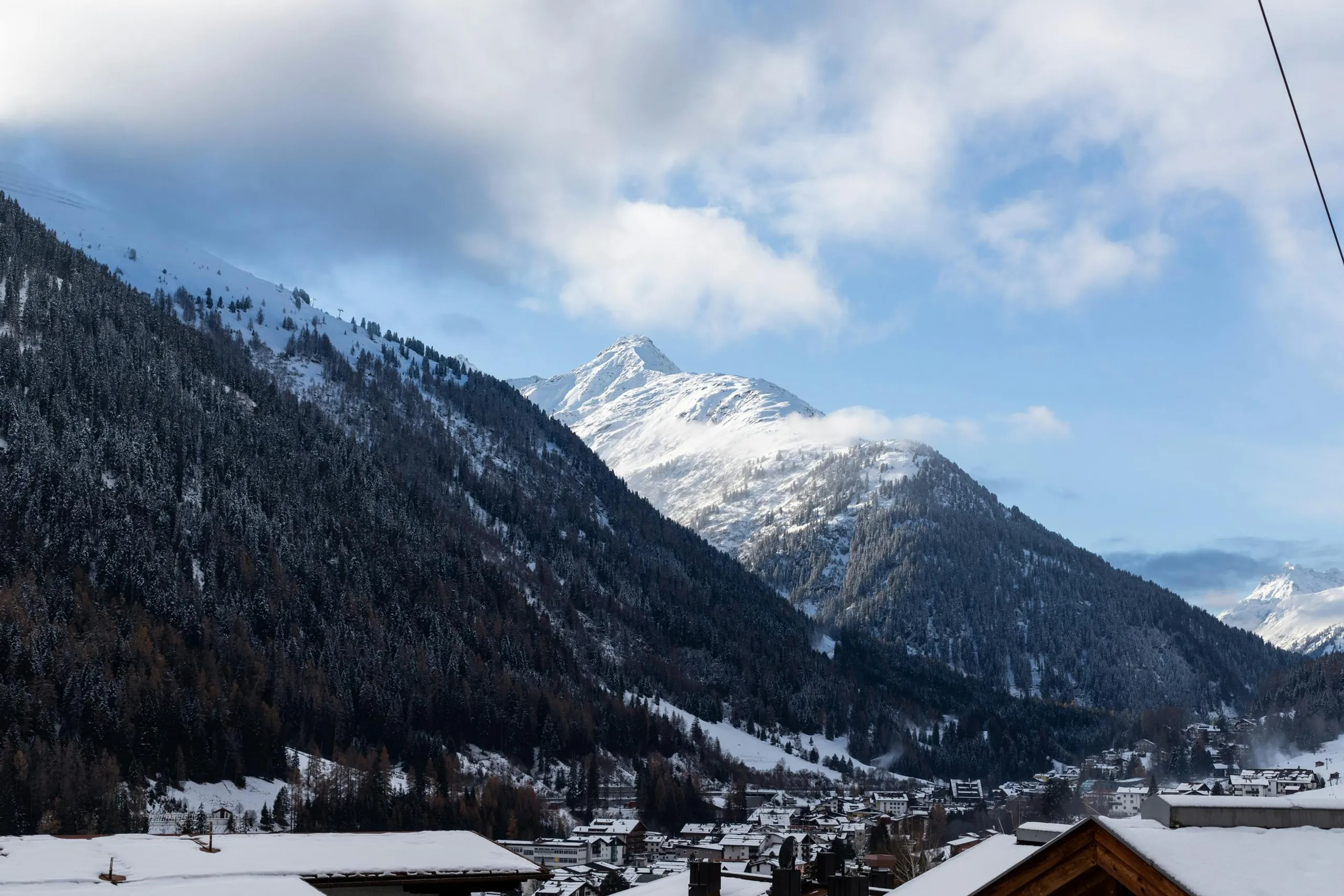 Sensational St Anton Chalet with Indoor Pool and Jacuzzi — photograph 10
