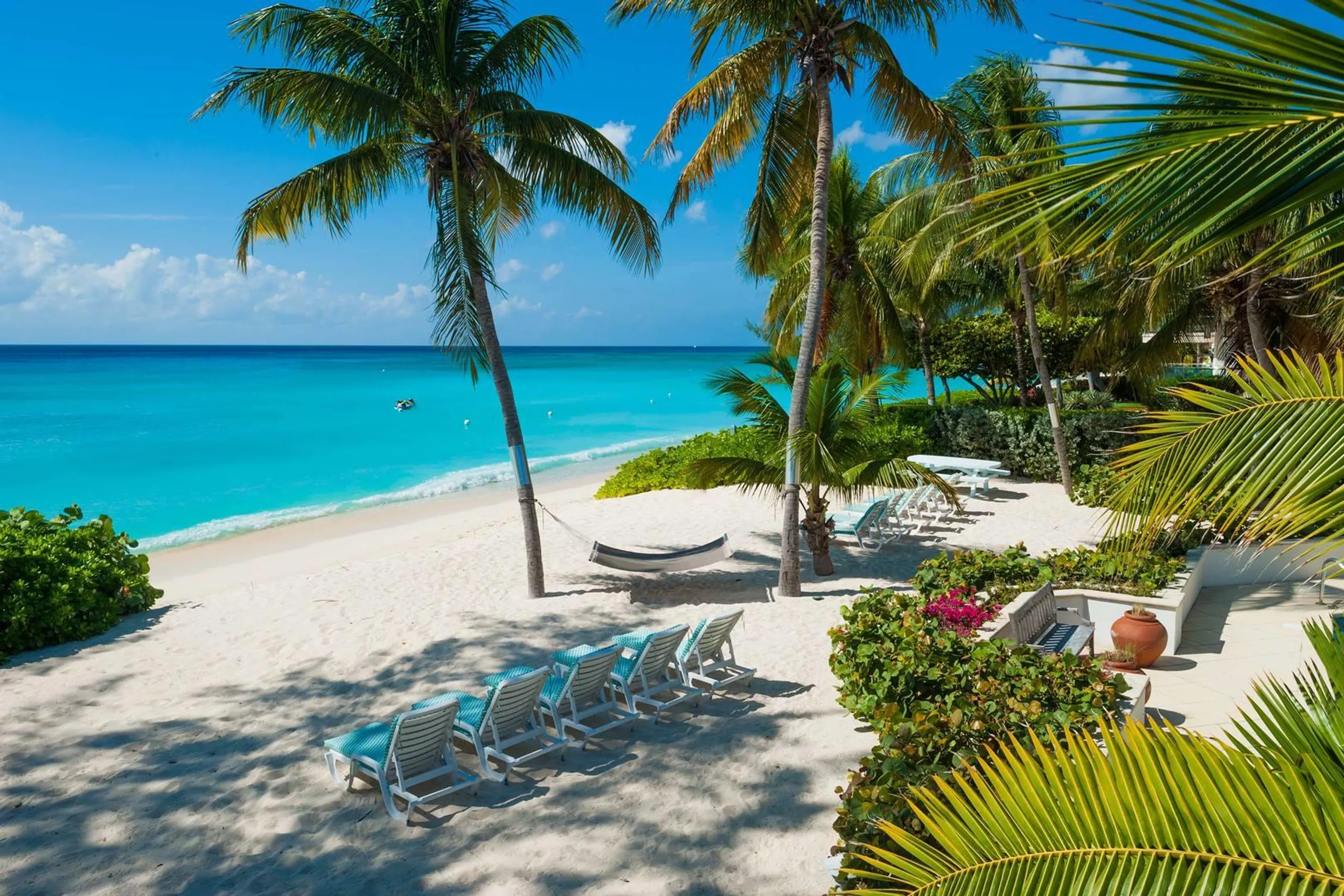 Seven Mile Serenity Estate: A West Bay Getaway with Private Resort Pool and Beach, West Bay