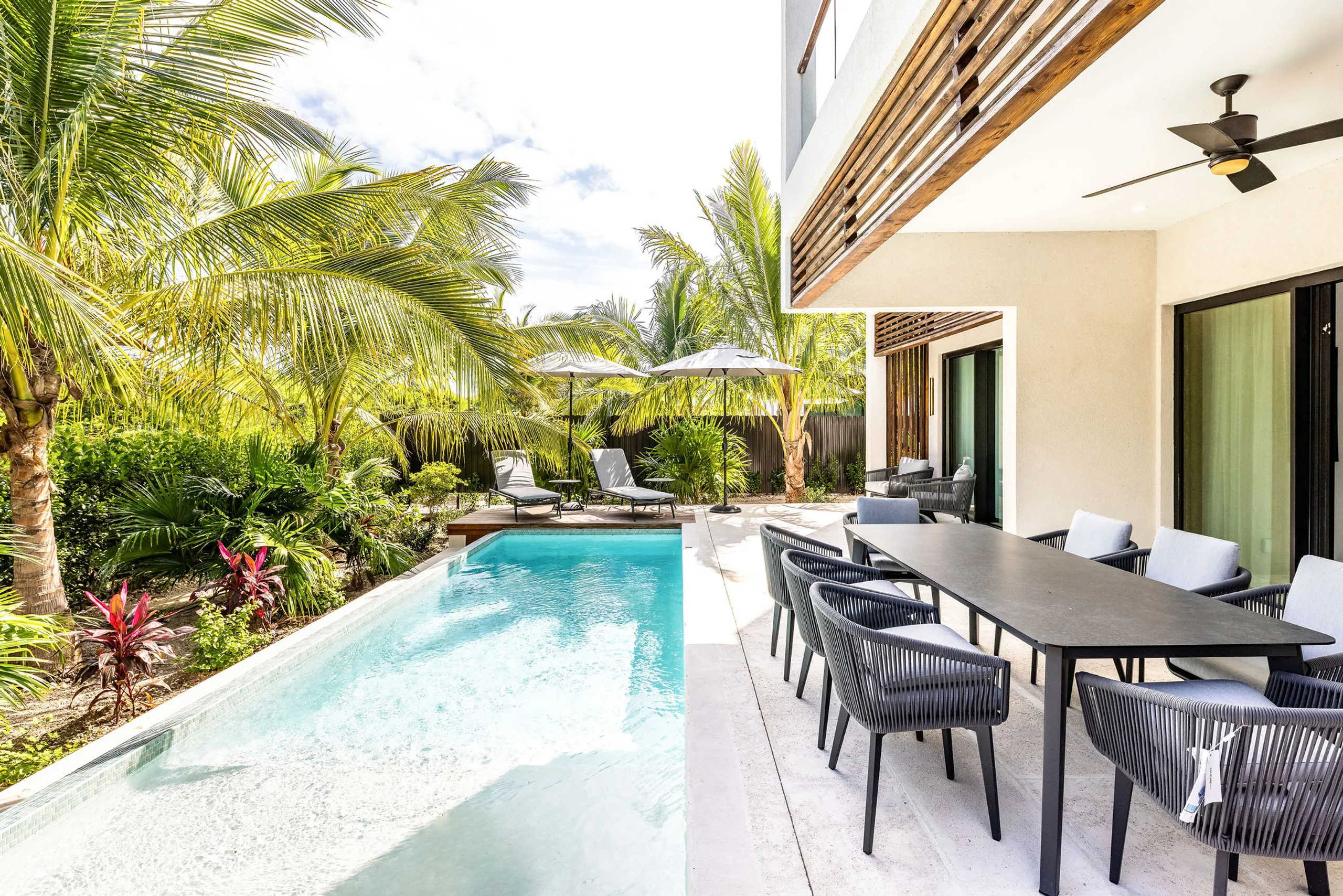 Modern 3 Bedroom Villa with Private Pool, and Lush Garden — photograph 4
