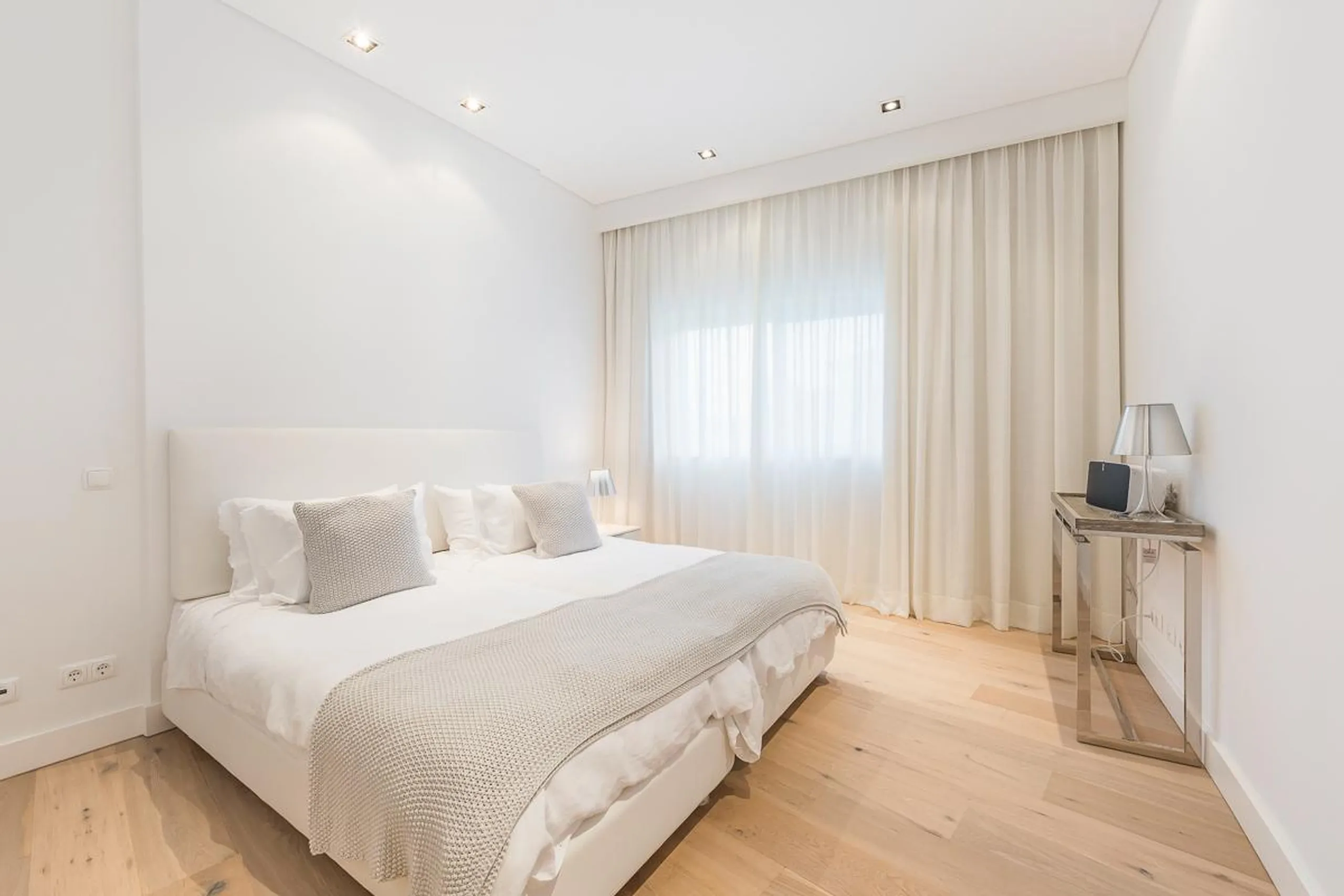 Spectacular 4-Bedroom Villa with Heated Pool & Golf Views in Quinta do Lago Resort — photograph 9
