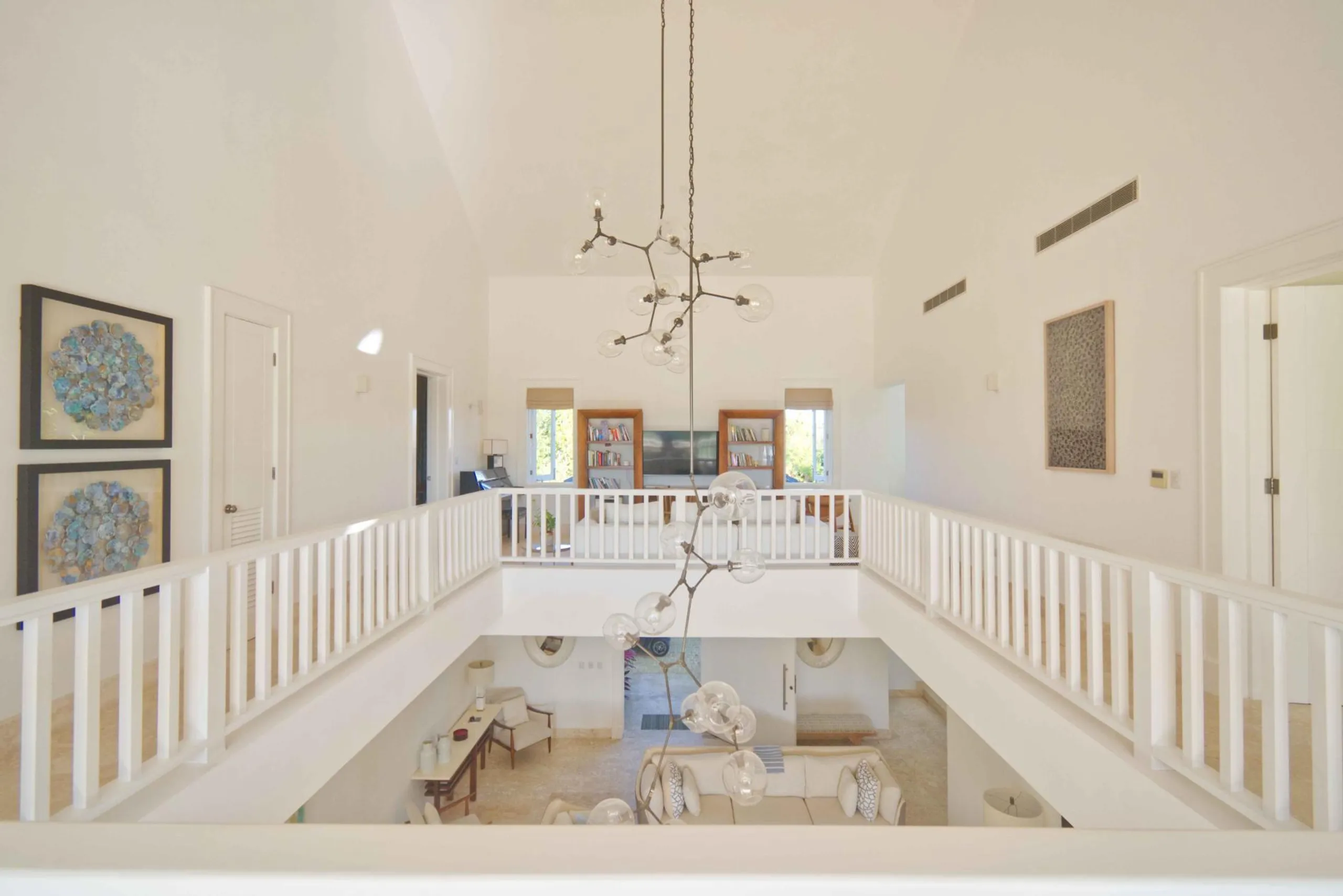 Inspiring Punta Cana Estate with Invigorating Pool and Stunning Lake Views — photograph 11