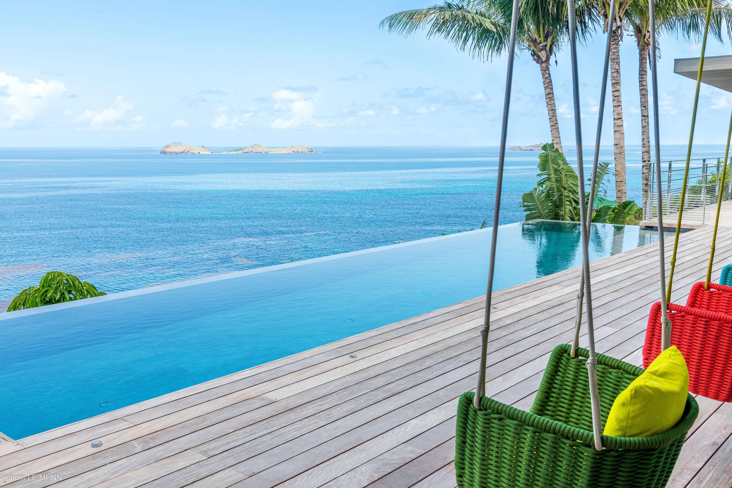 Breathtaking Cliffside Villa in Saint-Jean with Infinity Pool and Stunning Ocean Views — photograph 2