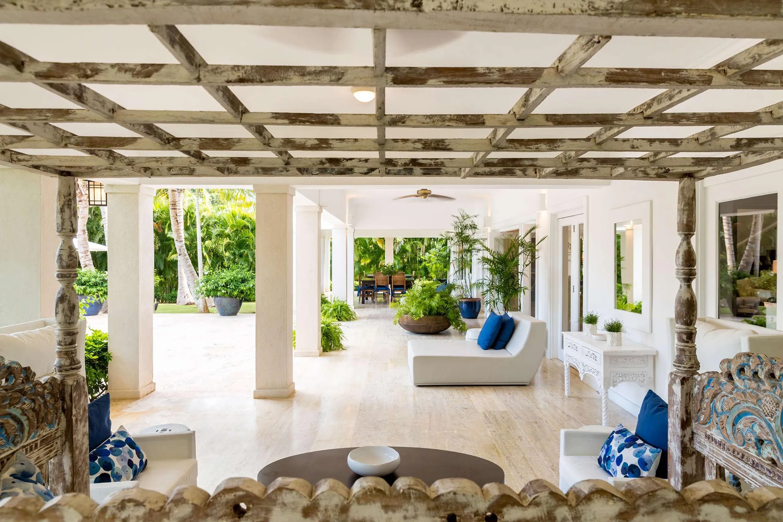 Elegant Two-Story Villa with Private Pool and Golf Course Views — photograph 5