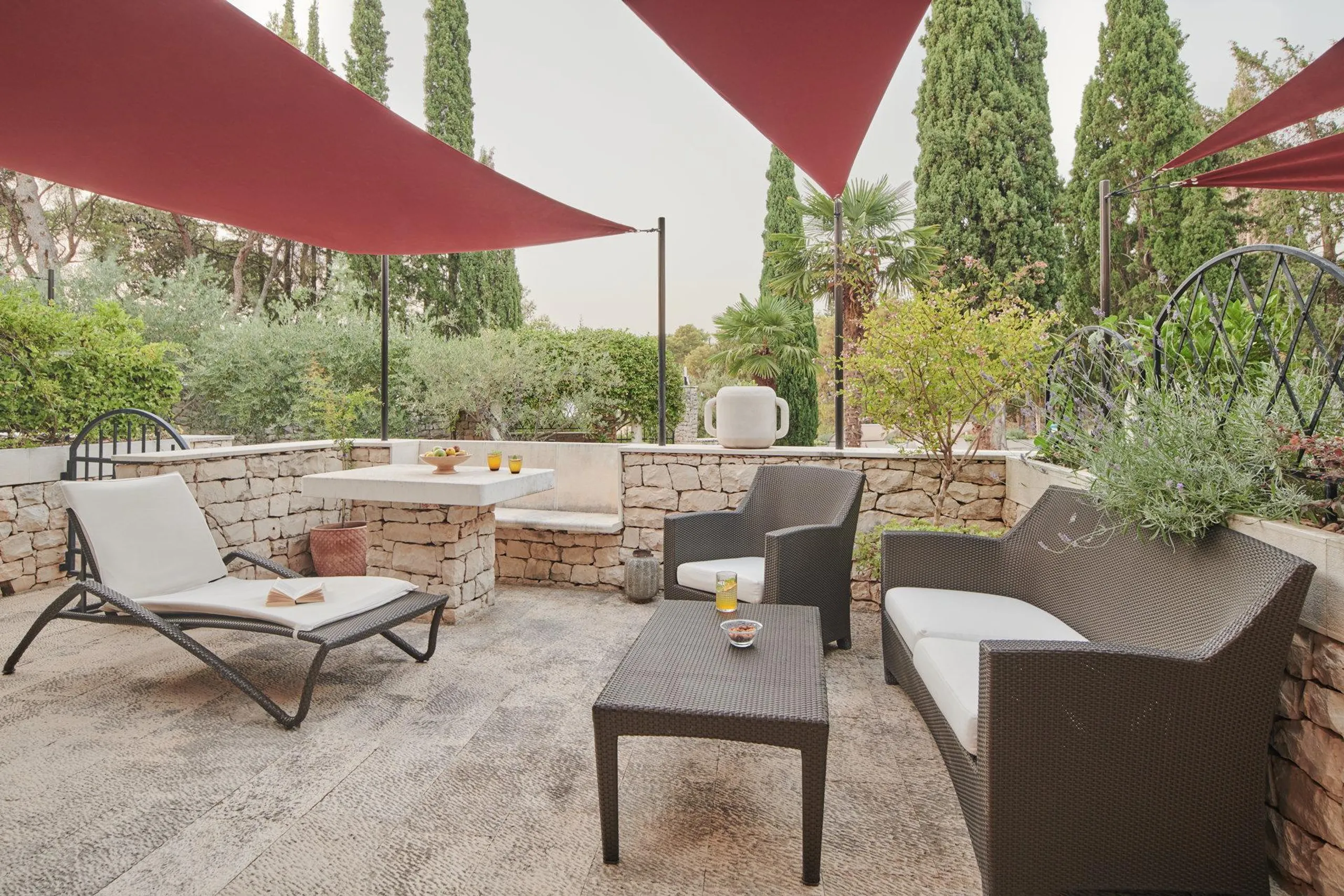 Exquisite 6 Bedroom Villa with Private Heated Pool and Sea Views — photograph 10