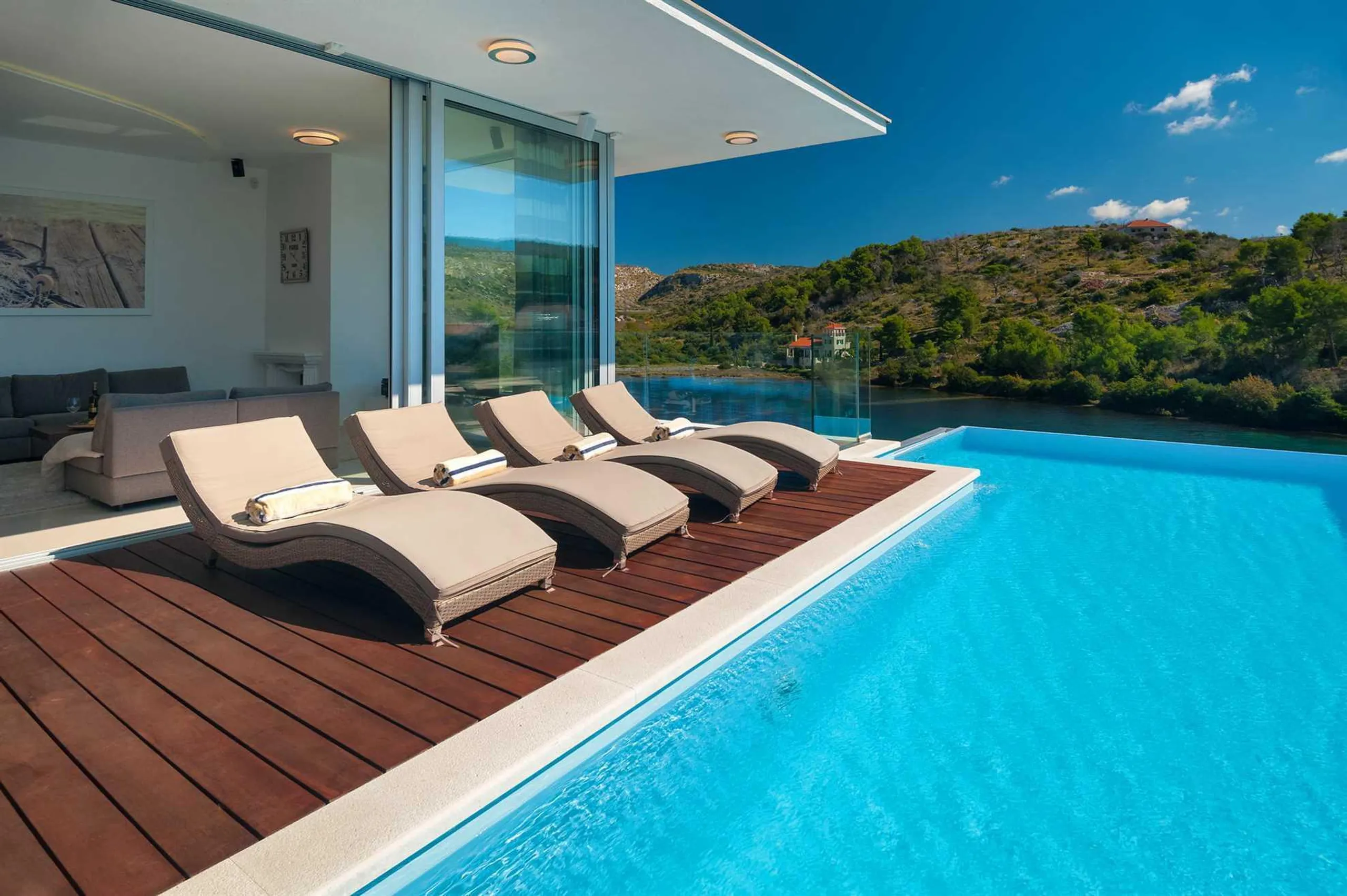 Luxury Villa Fly me to the Moon with Pool — photograph 3