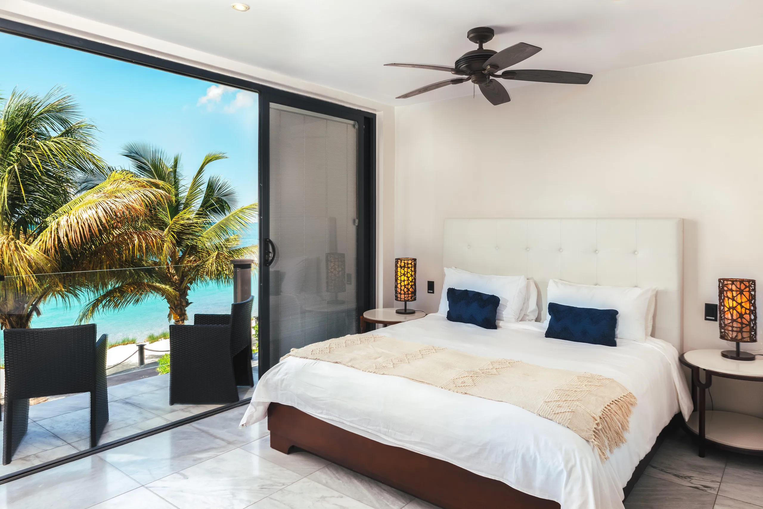 Stunning Villa with Open Plan Living and Oceanfront Terrace — photograph 5