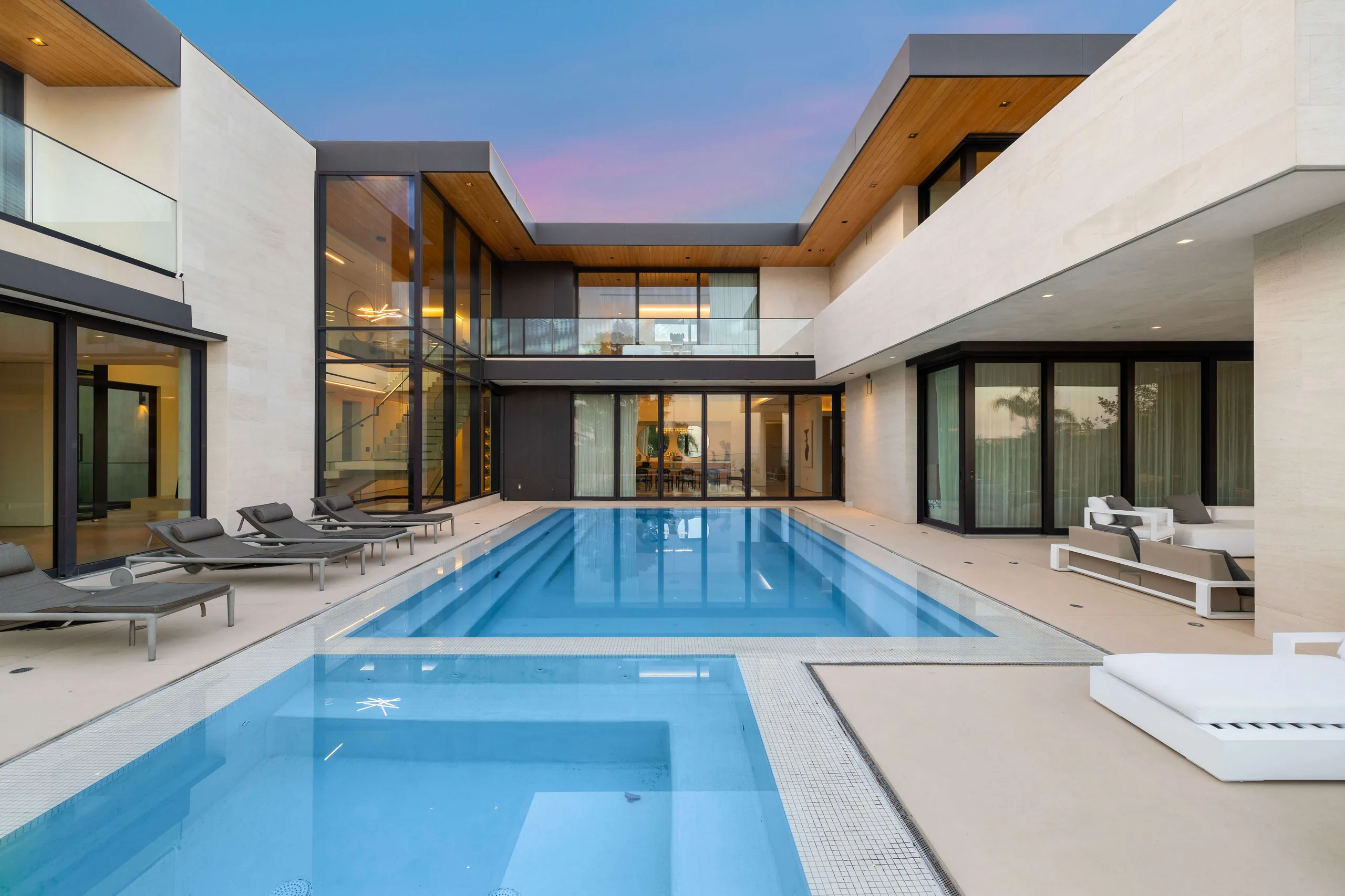 Modern Luxe Beverly Hills Estate with Infinity Pool and Panoramic Views — photograph 3